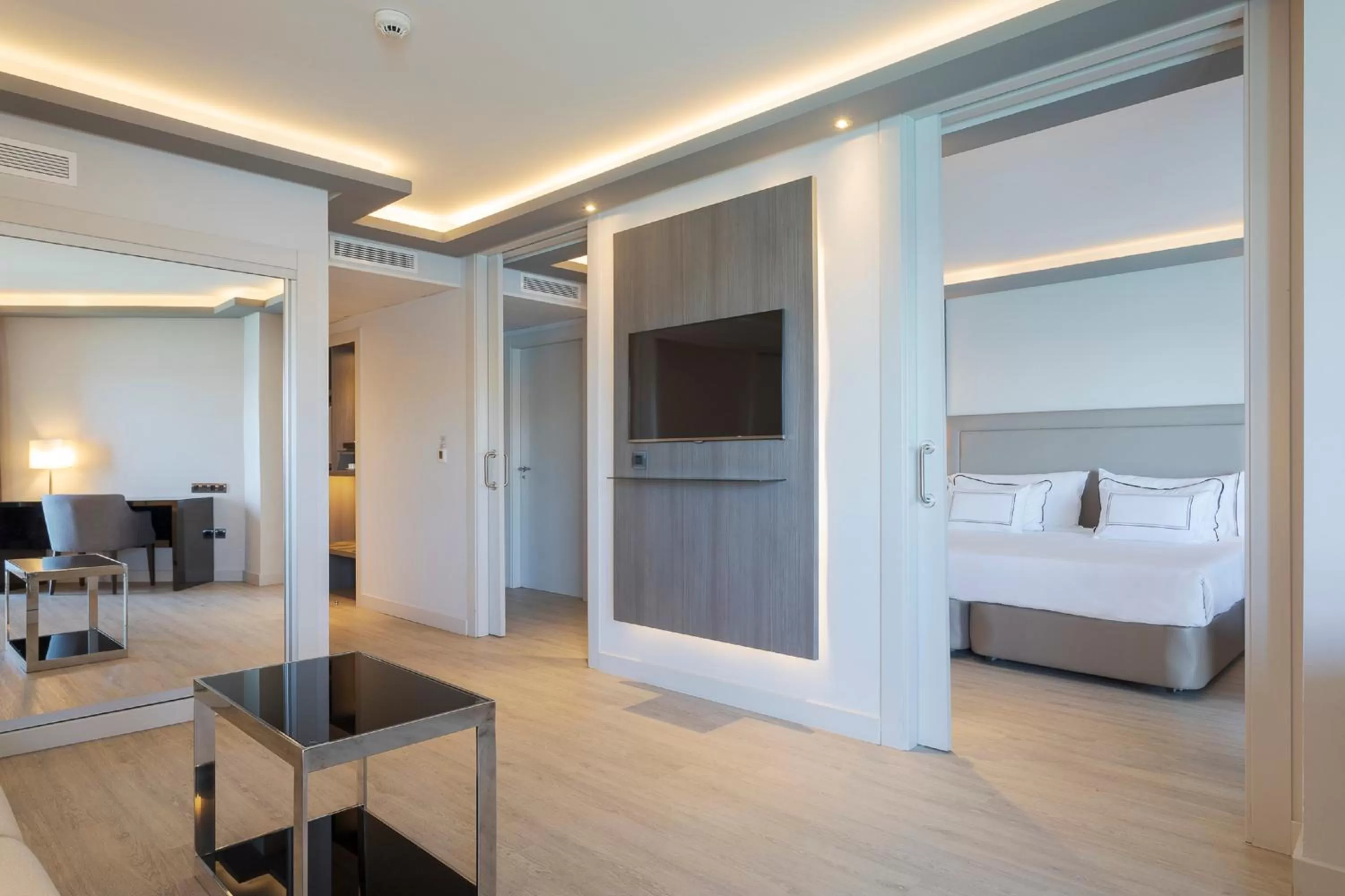 TV and multimedia, Bed in Melia Alicante