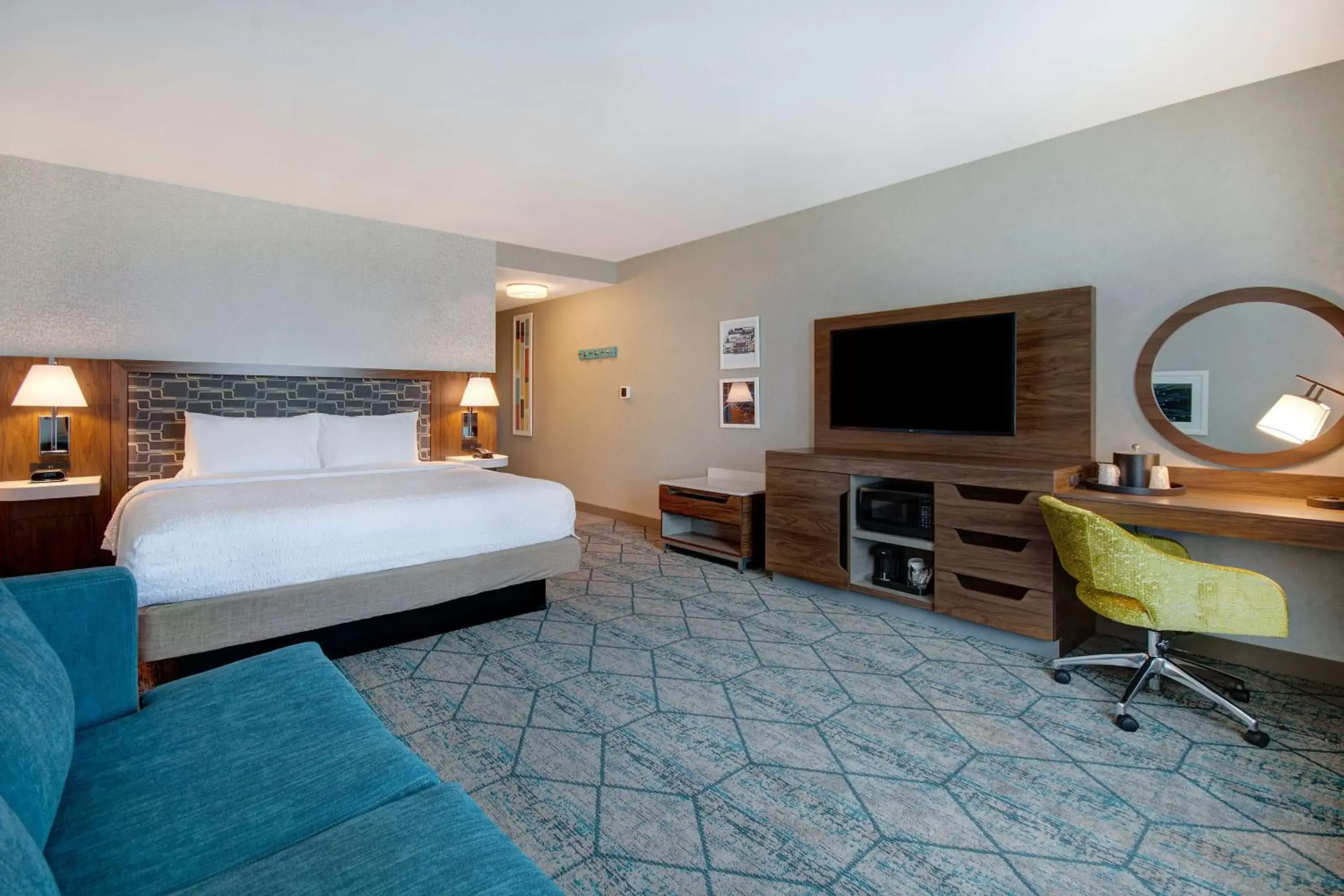 Bedroom in Hampton Inn & Suites Sunnyvale-Silicon Valley, Ca