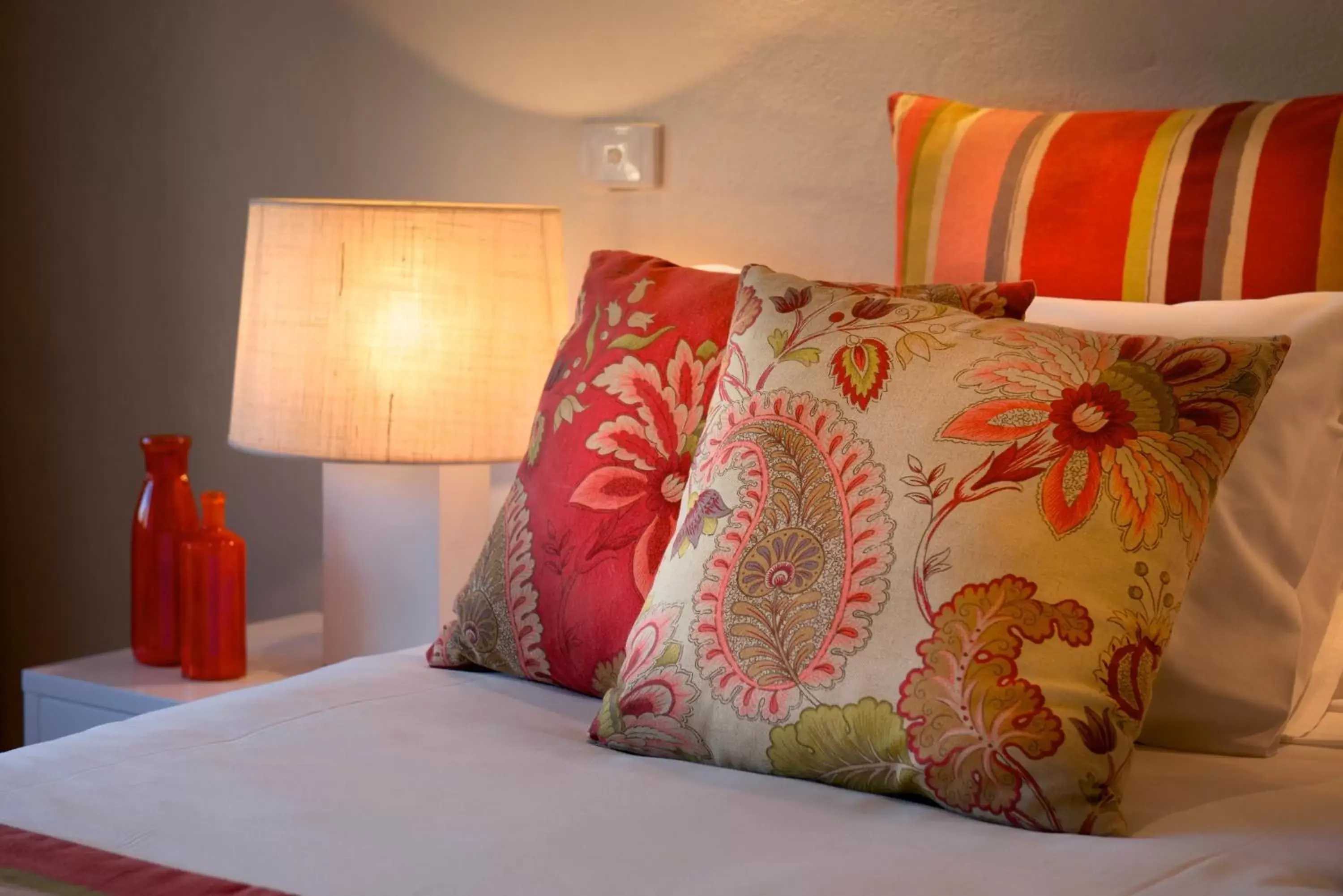 Decorative detail, Bed in Sorrento Beach Motel Decorative detail, Bed in Sorrento Beach Motel