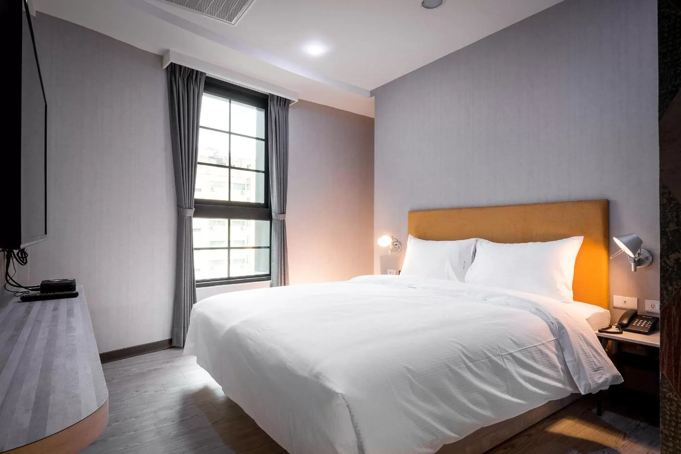 Bed in CHECK inn Taichung Ziyou