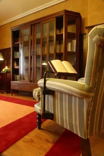 Library in Silken Spa La Hacienda De Don Juan