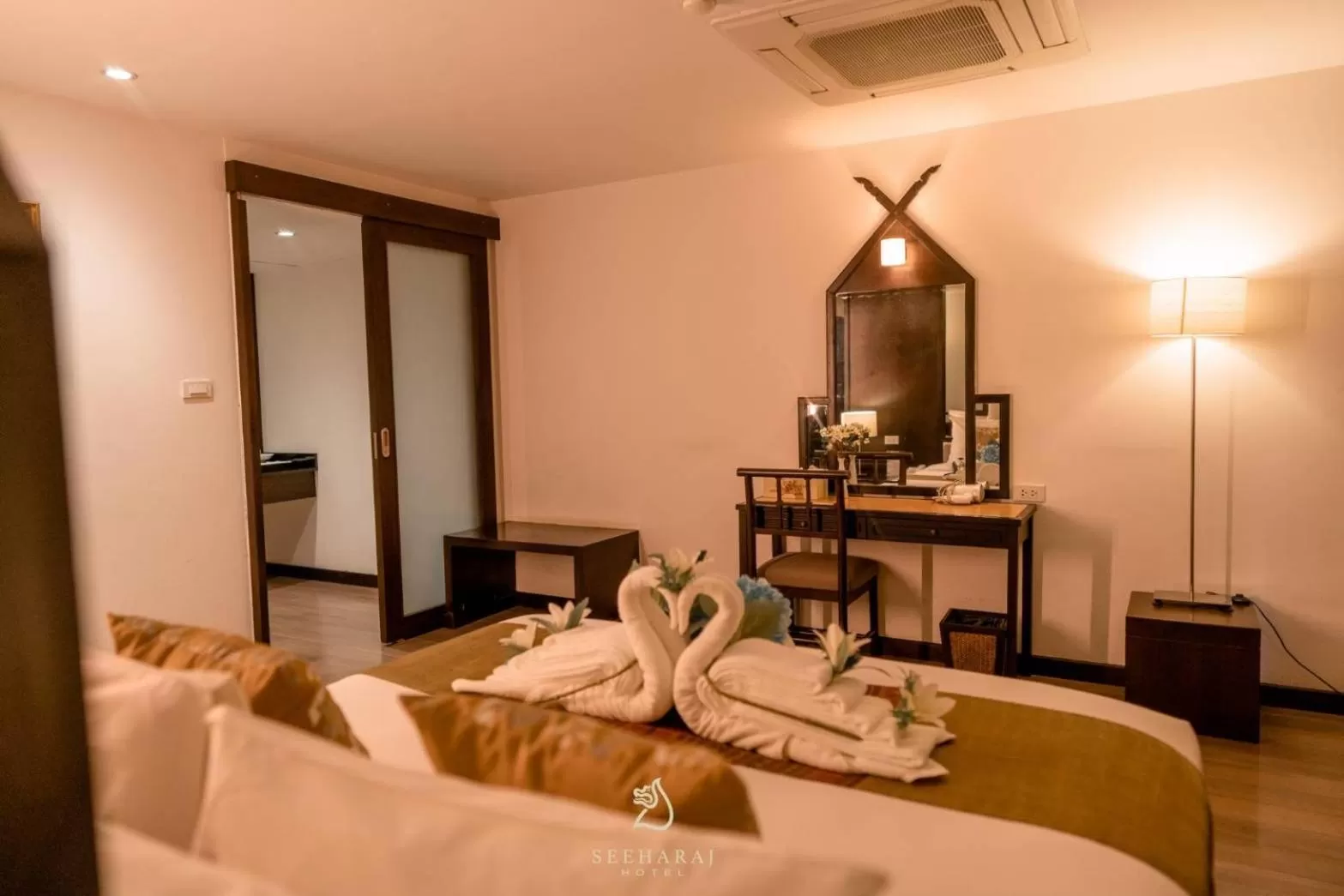 Bed in Seeharaj Hotel