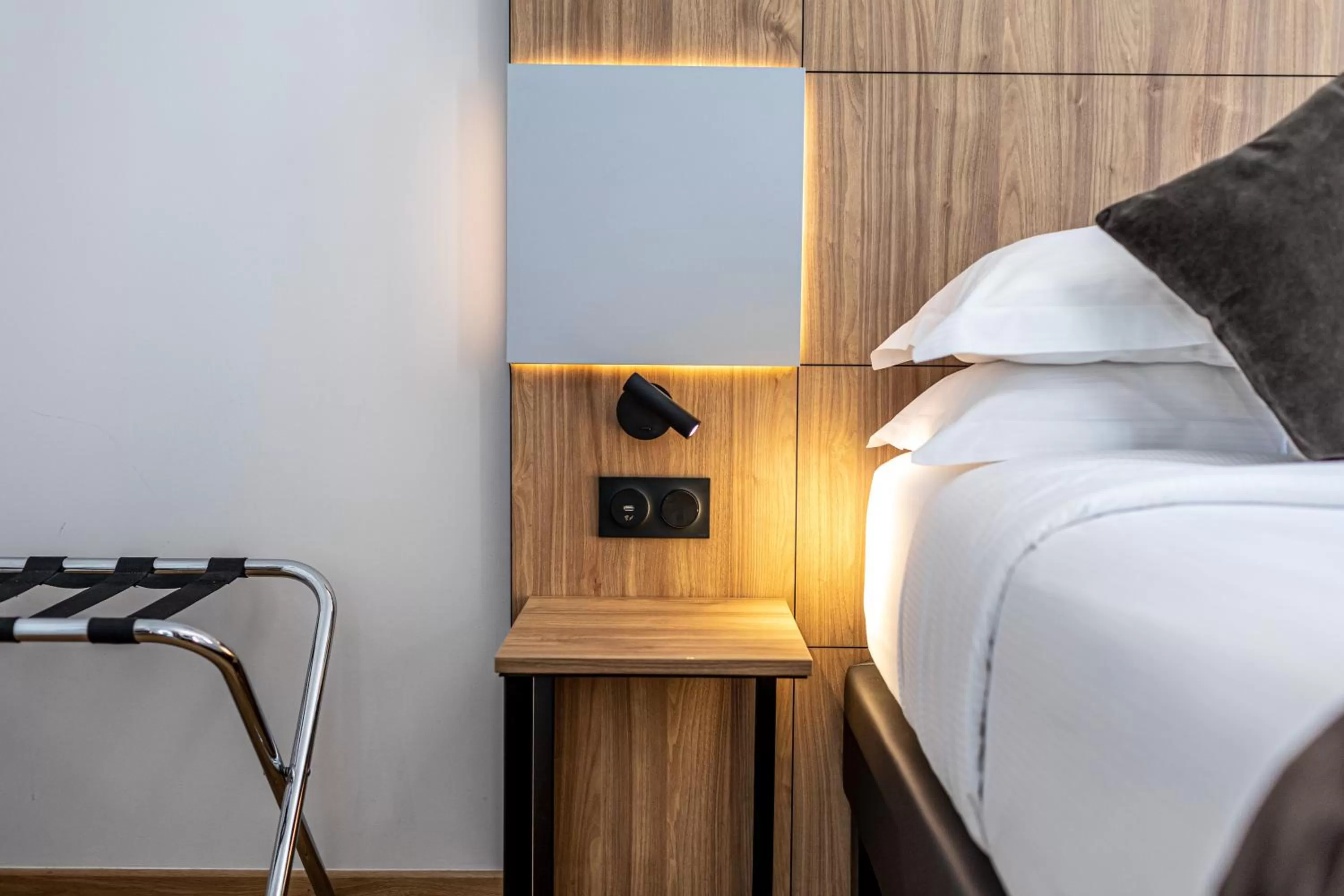 Bed in Hôtel de Bellevue Paris Gare du Nord