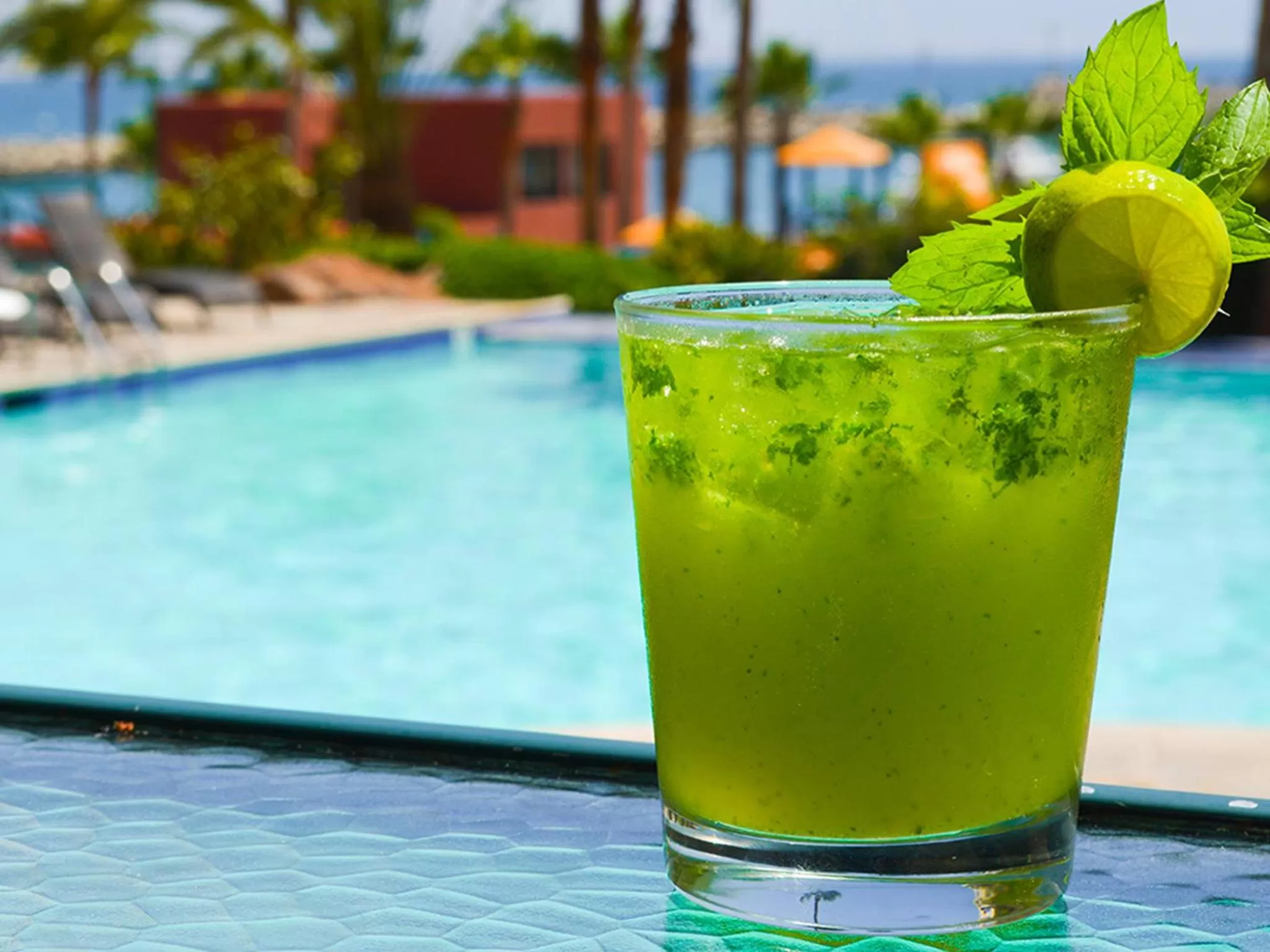 Swimming pool in Hotel Coral & Marina