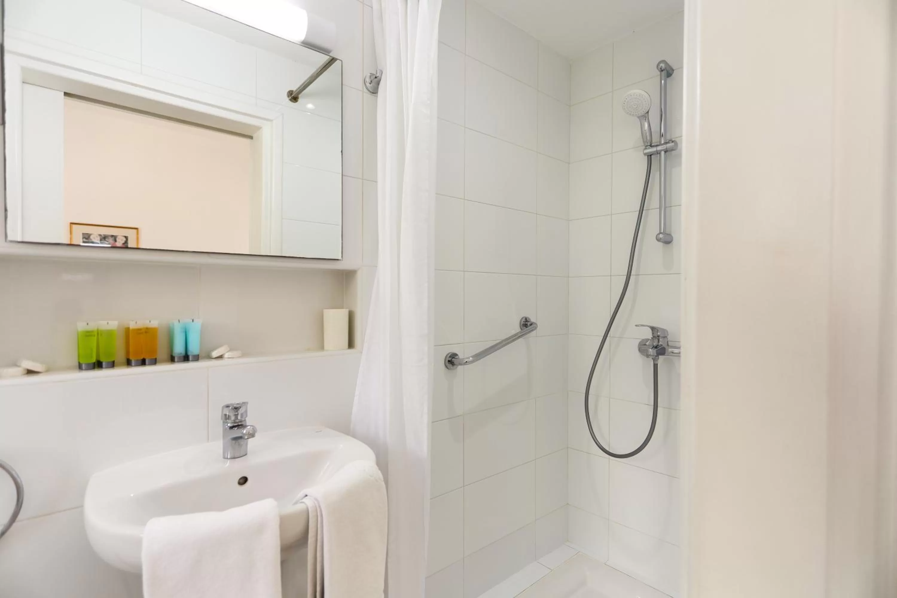 Shower in Axiothea Hotel