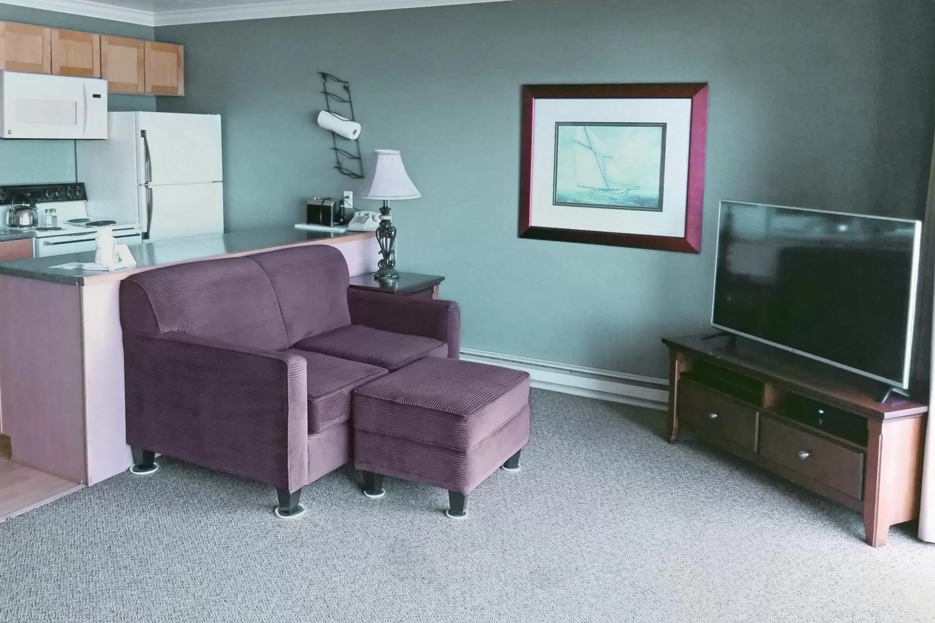 Kitchen or kitchenette, Seating Area in Ocean Terrace Condominiums