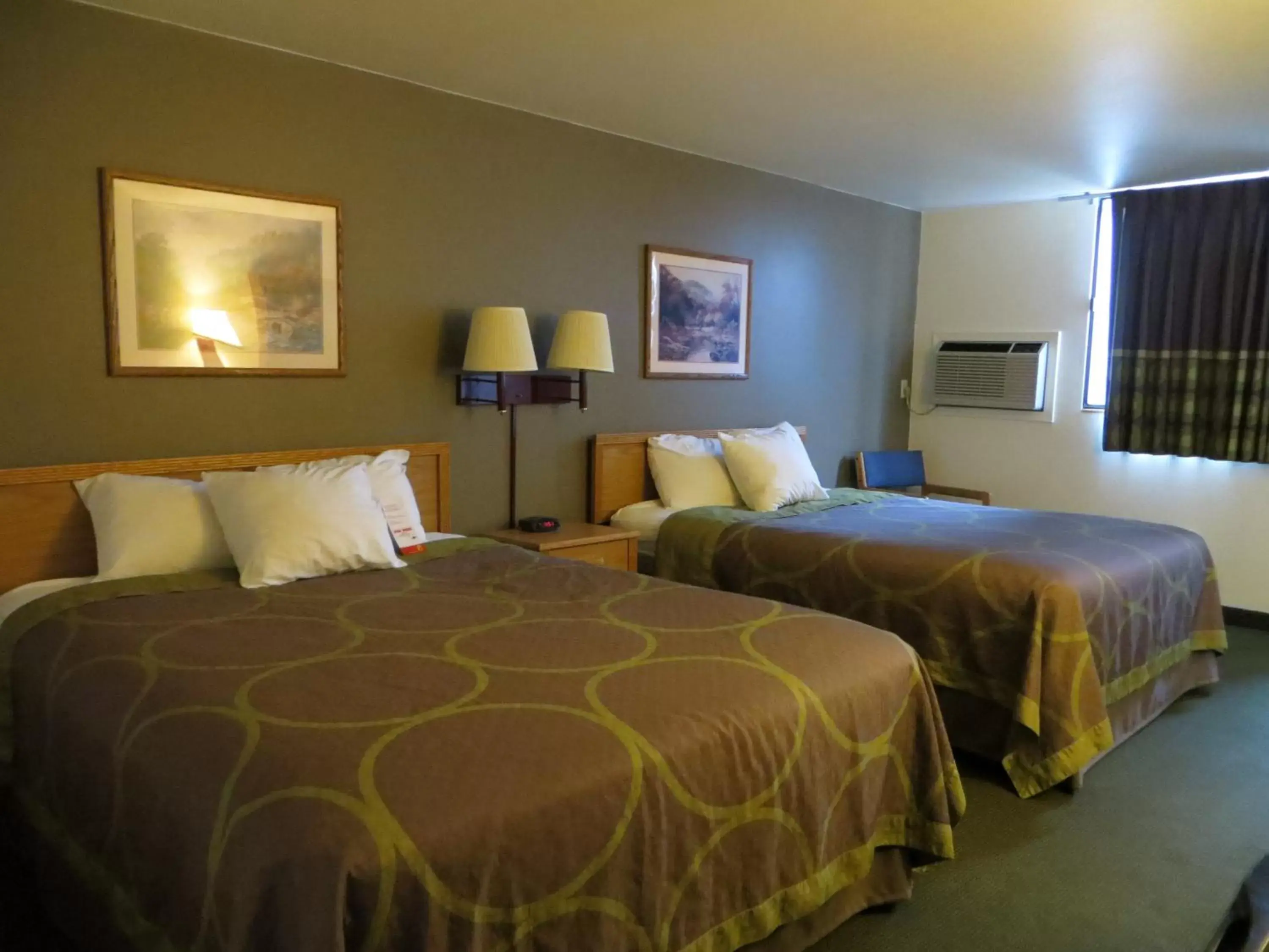 Photo of the whole room, Bed in Super 8 by Wyndham Spearfish Photo of the whole room, Bed in Super 8 by Wyndham Spearfish