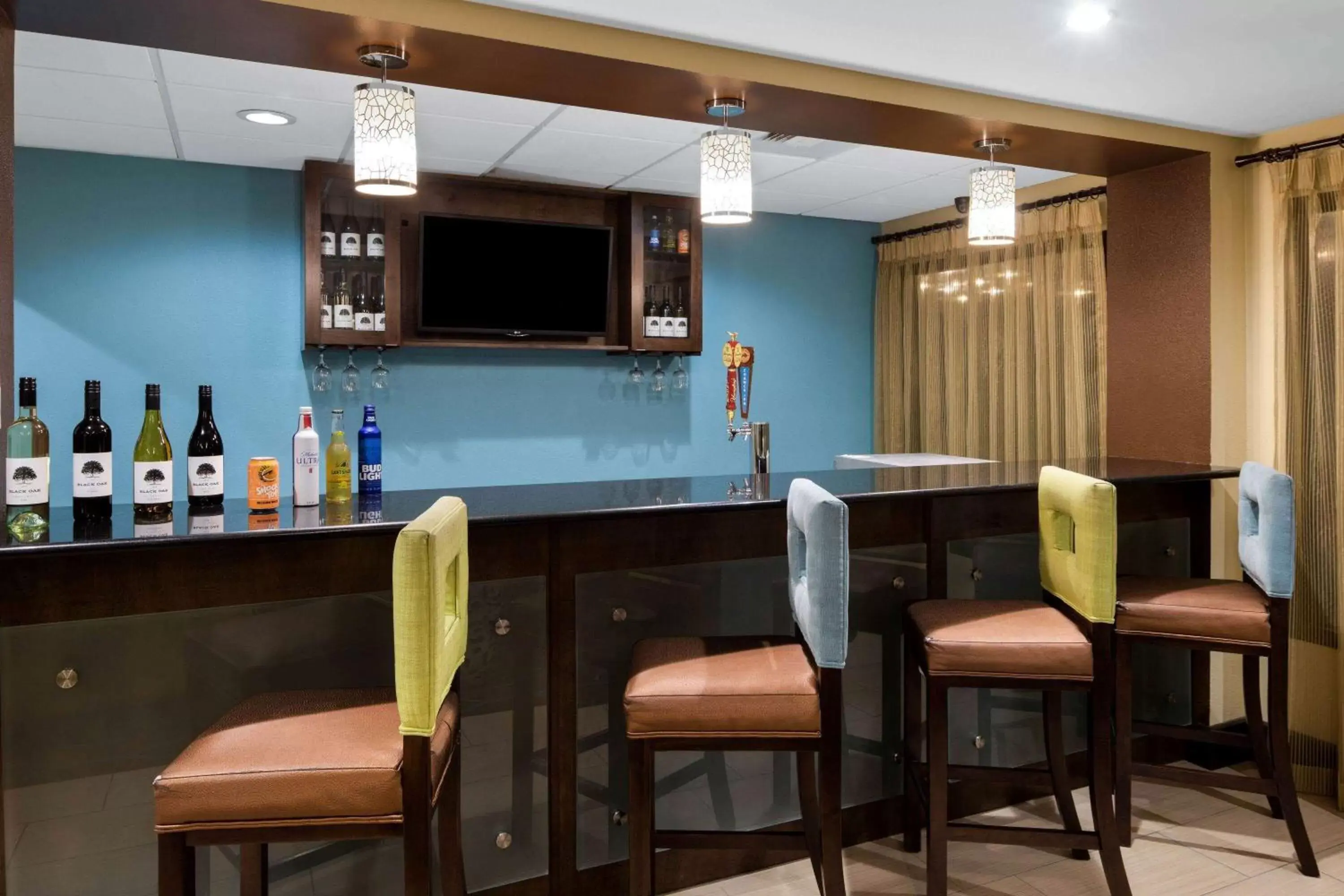 Lounge or bar in La Quinta by Wyndham LaGrange / I-85