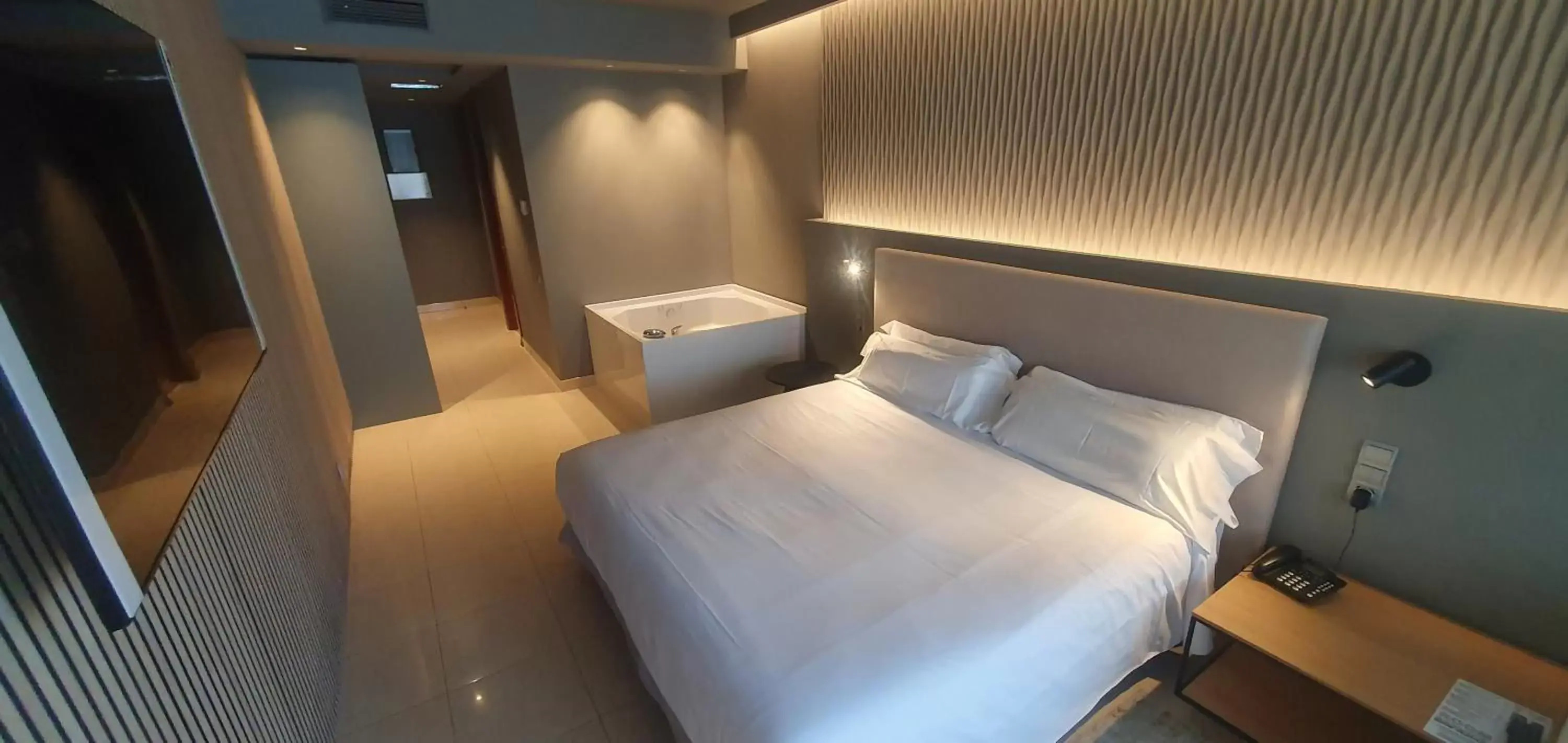 Deluxe King with Terrace, Sea View and Pool Access in Miami Mar - Boutique Hotel & Restaurante Deluxe King with Terrace, Sea View and Pool Access in Miami Mar - Boutique Hotel & Restaurante