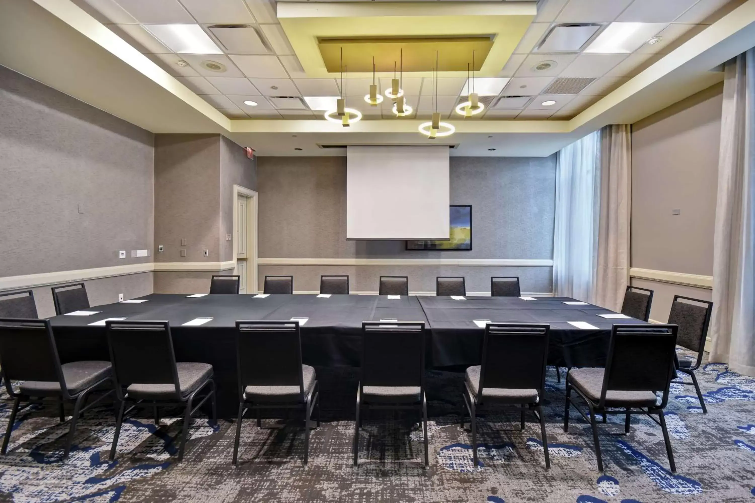 Meeting/conference room in Embassy Suites Montgomery - Hotel & Conference Center