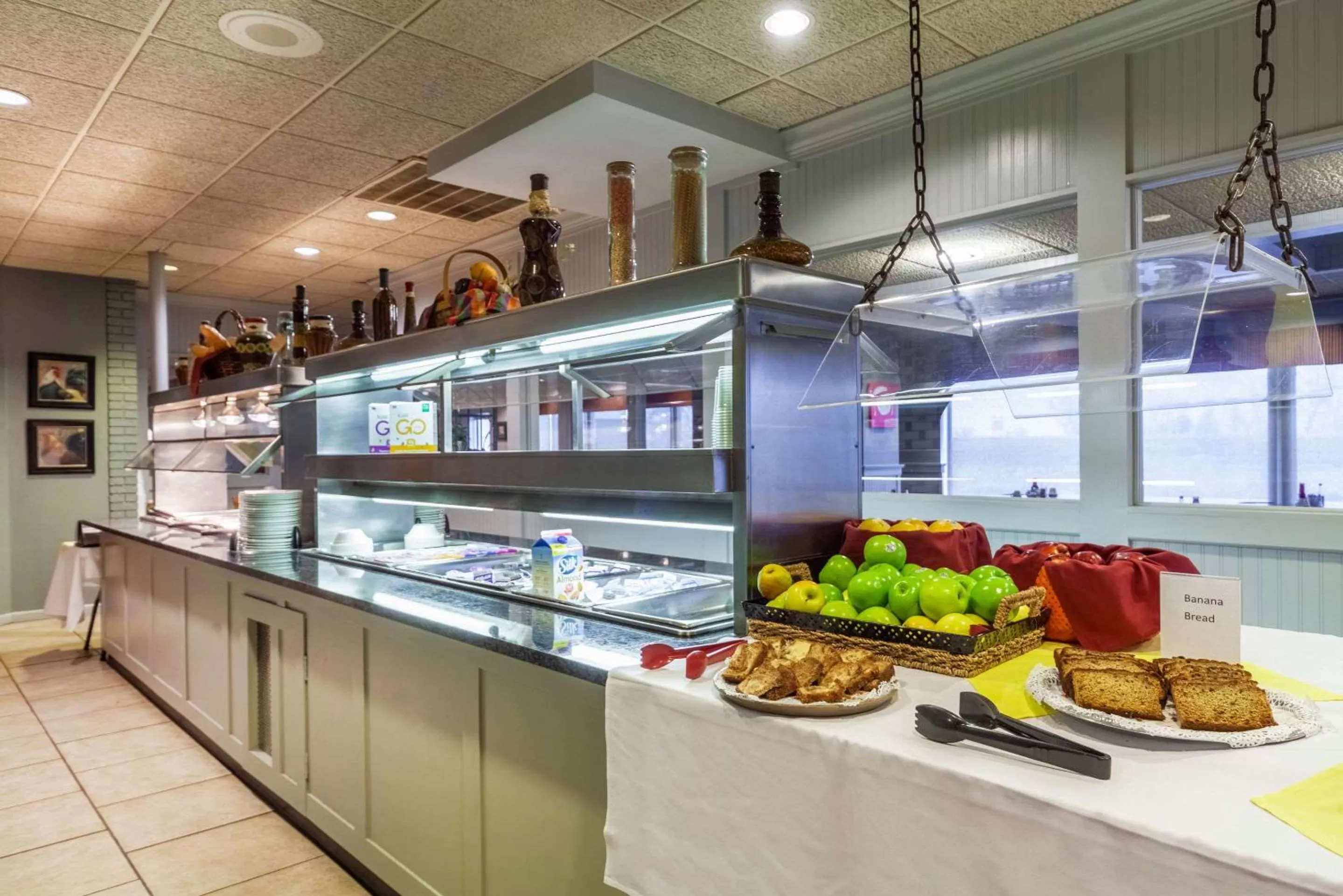 Restaurant/places to eat in Suburban Studios I-80 Grand Island