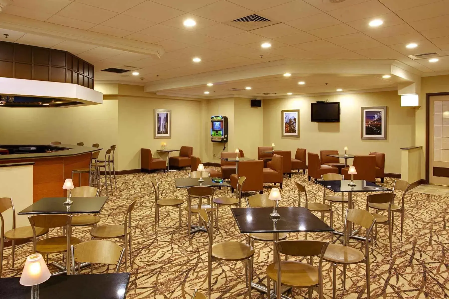 Dining area, Restaurant/Places to Eat in Wyndham Garden Philadelphia Airport