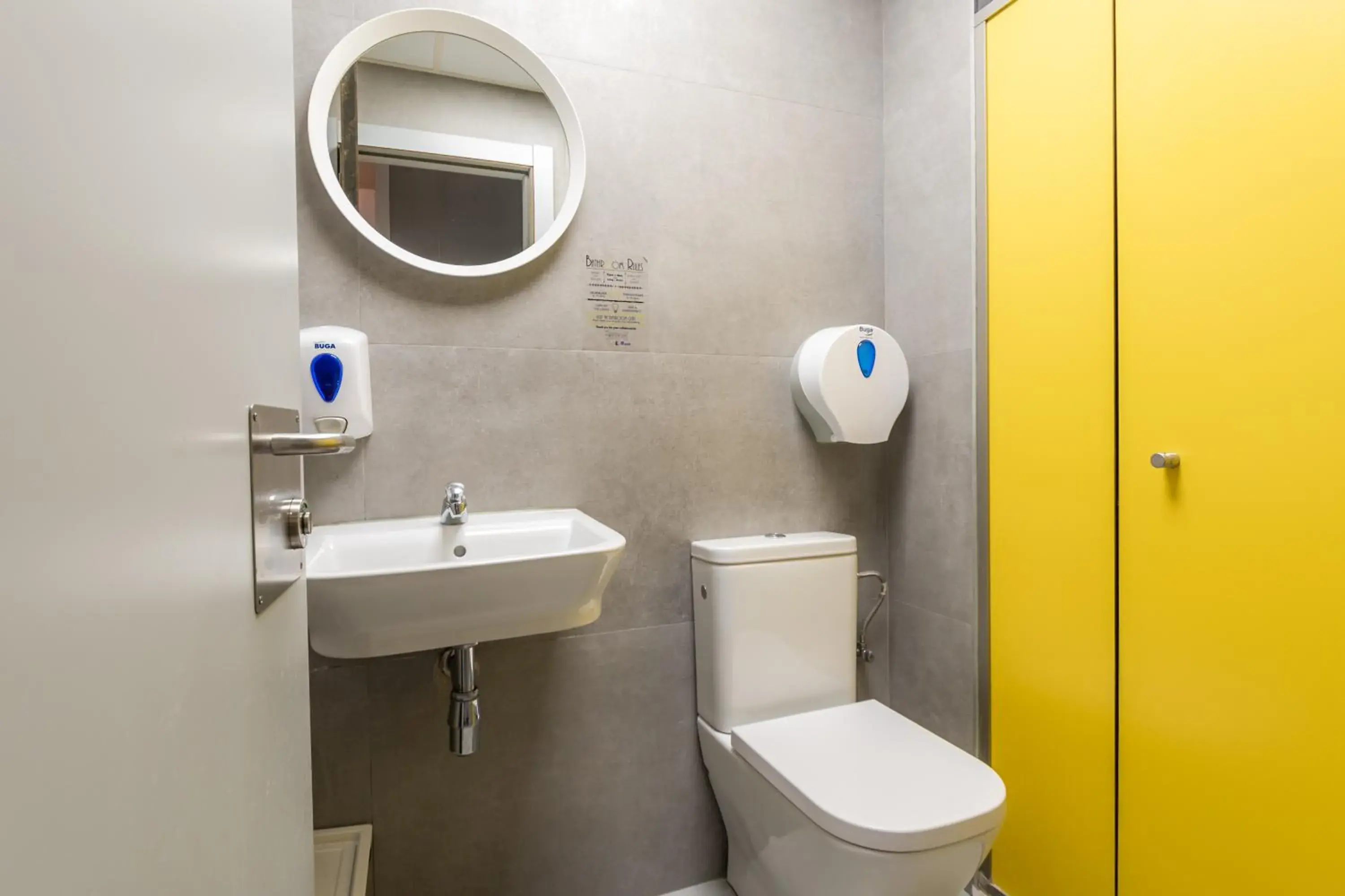 Economy Quadruple Room in Sun & Moon Hostel Economy Quadruple Room in Sun & Moon Hostel