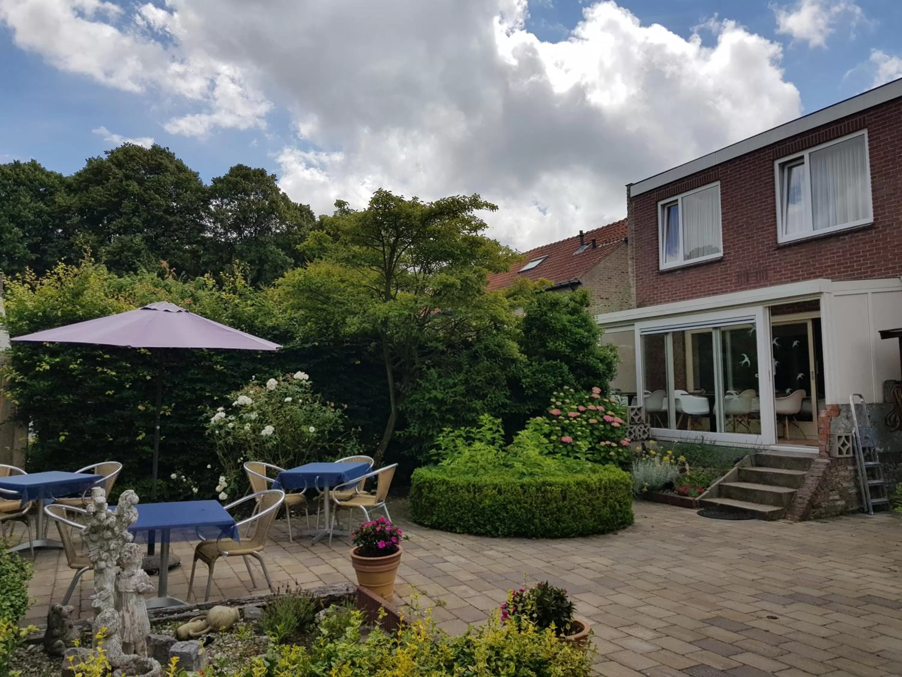 Garden view in Hotel Le Provencal