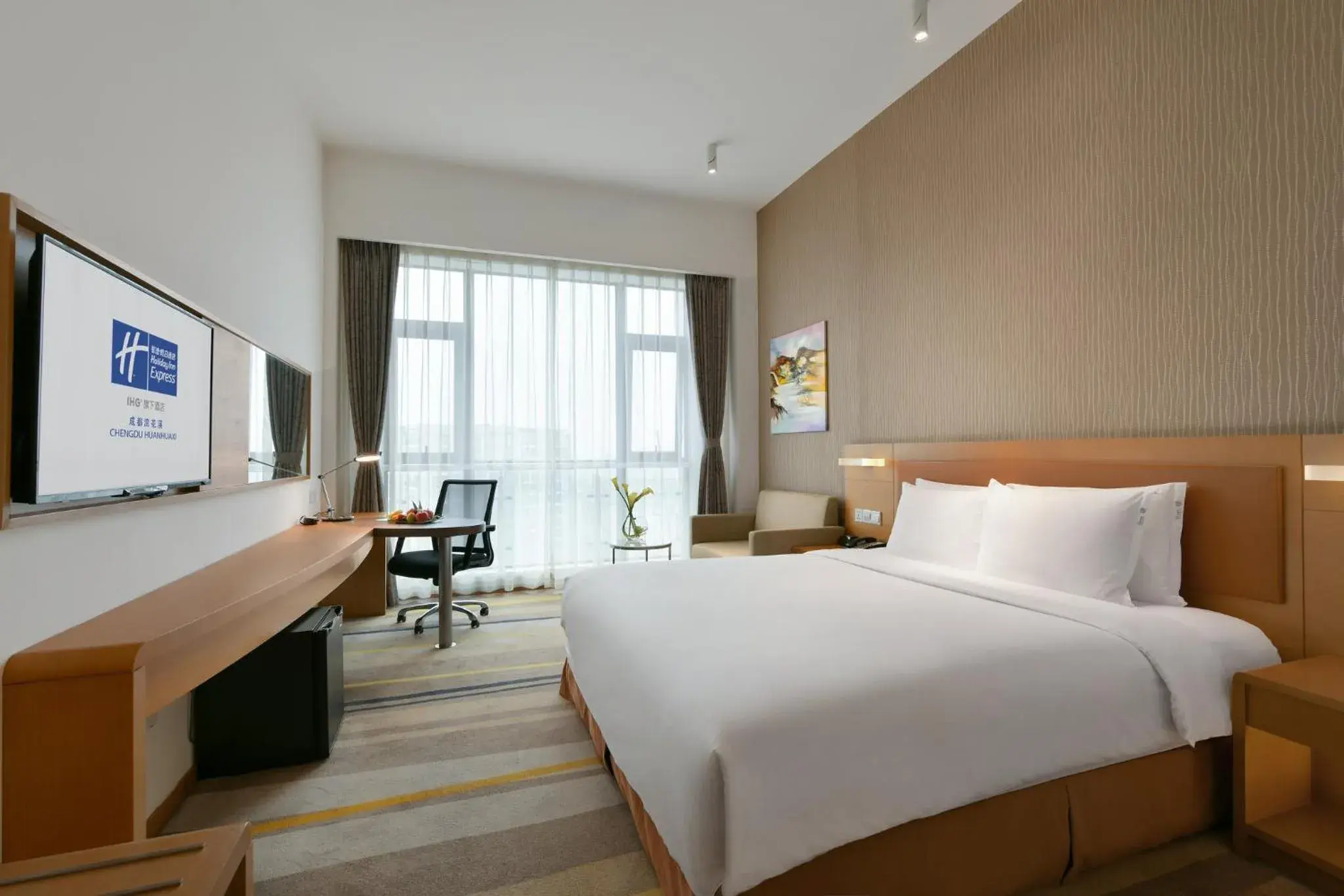 Photo of the whole room, Bed in Holiday Inn Express Chengdu Huanhuaxi, an IHG Hotel