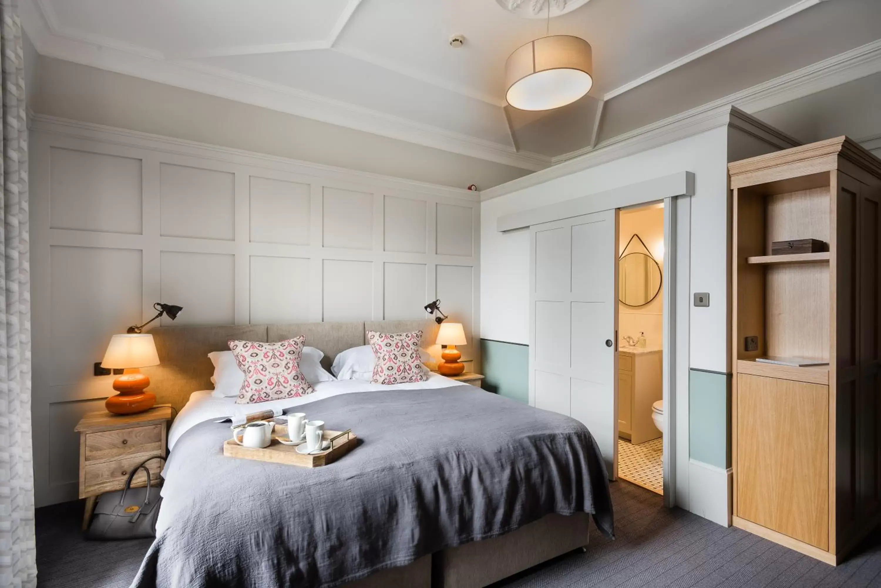 Bathroom, Bed in Ardgowan Hotel