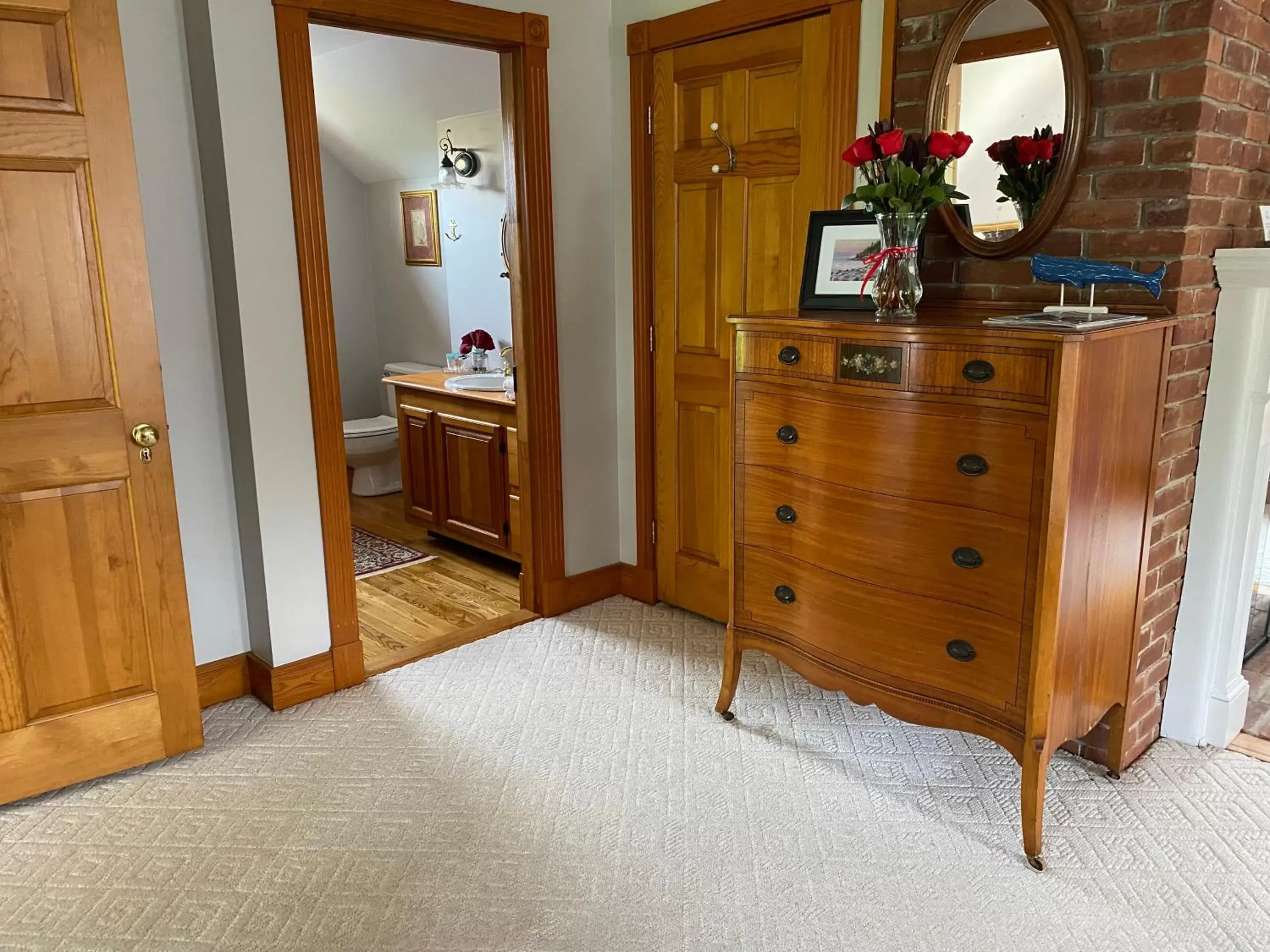 Bedroom, TV/Entertainment Center in Spouter Inn Bed & Breakfast