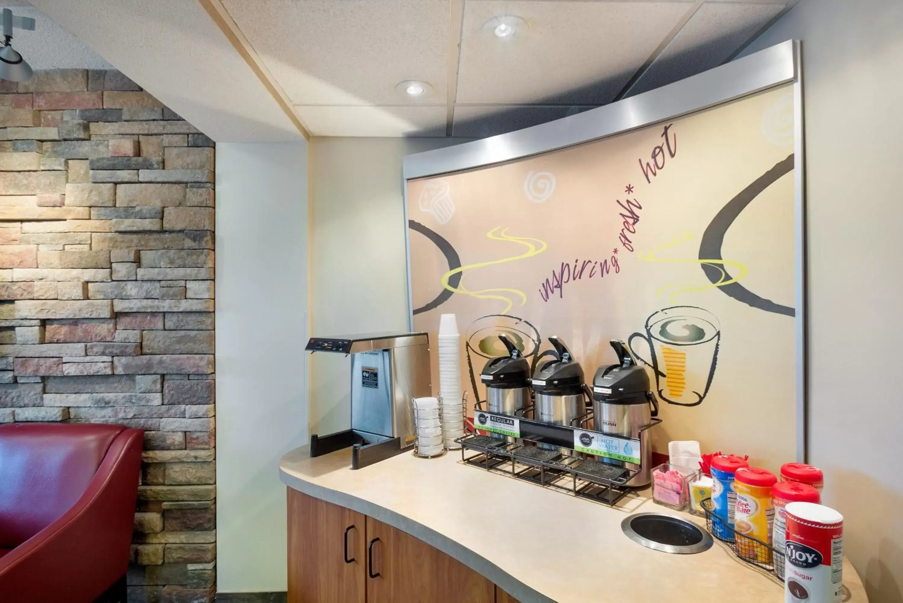 Coffee/tea facilities, Kitchen/Kitchenette in Red Roof Inn Madison, WI