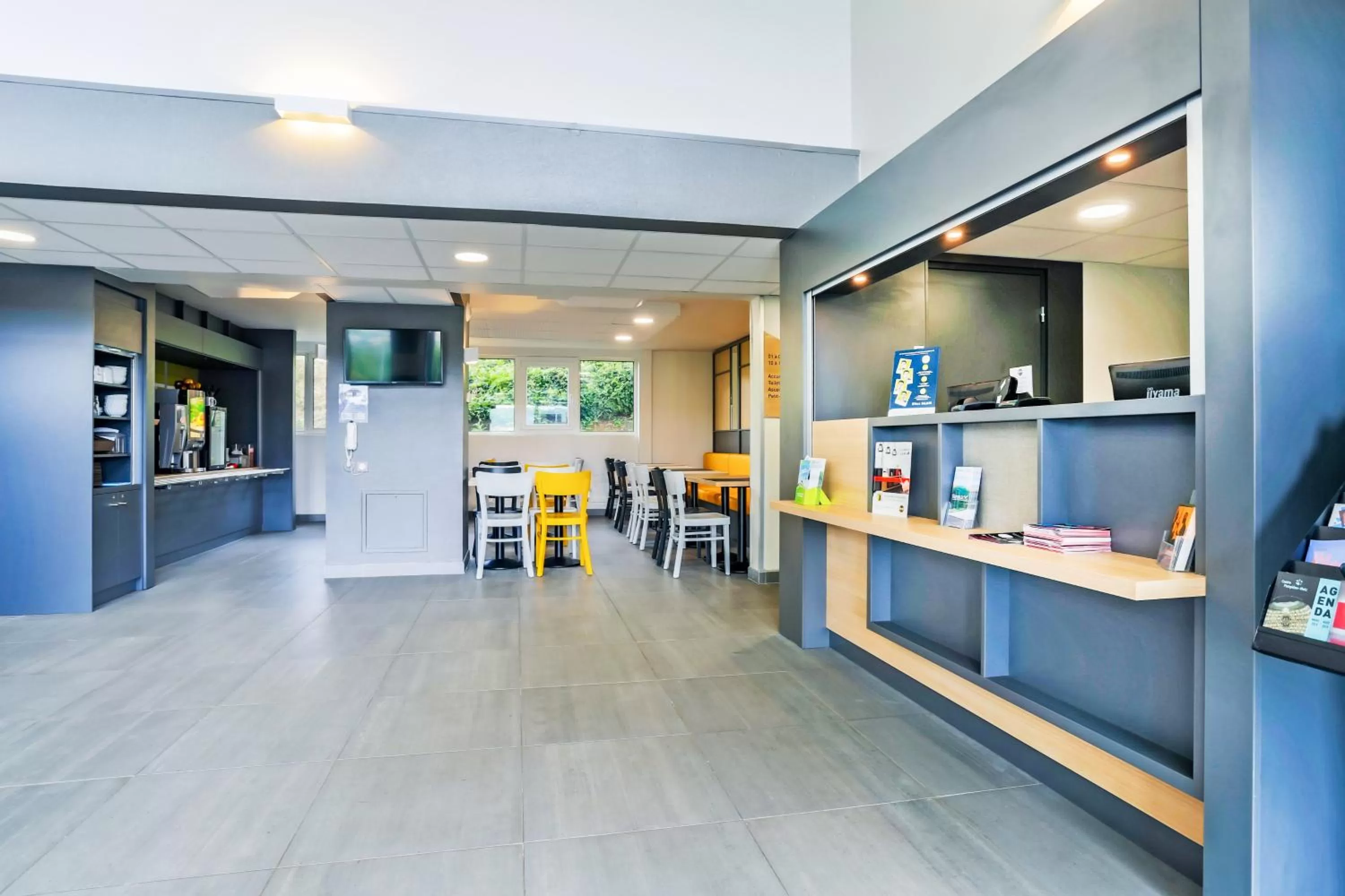 Lobby or reception in B&B HOTEL Nancy Frouard