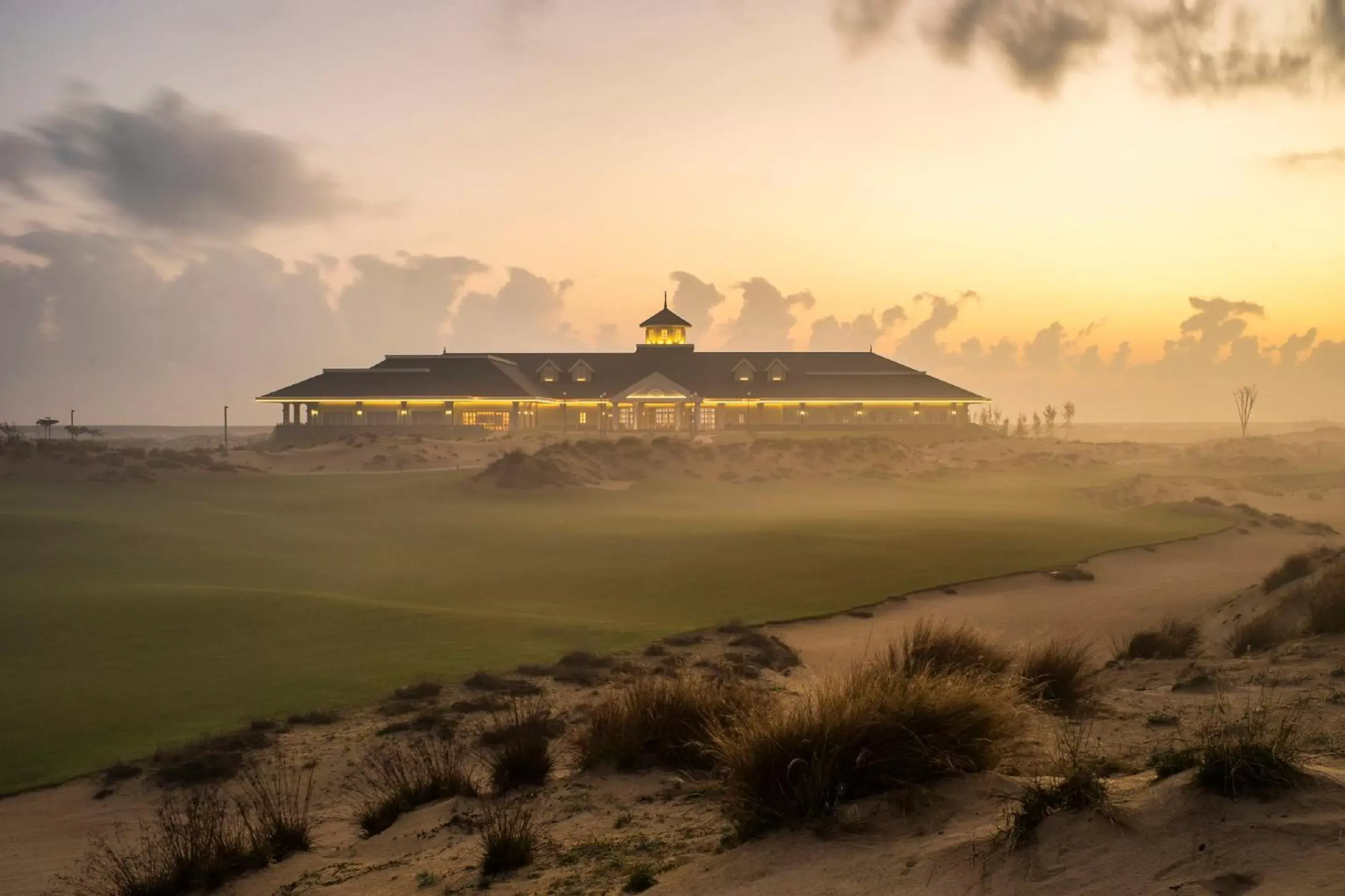 Golfcourse, Sunrise/Sunset in New World Hoiana Hotel