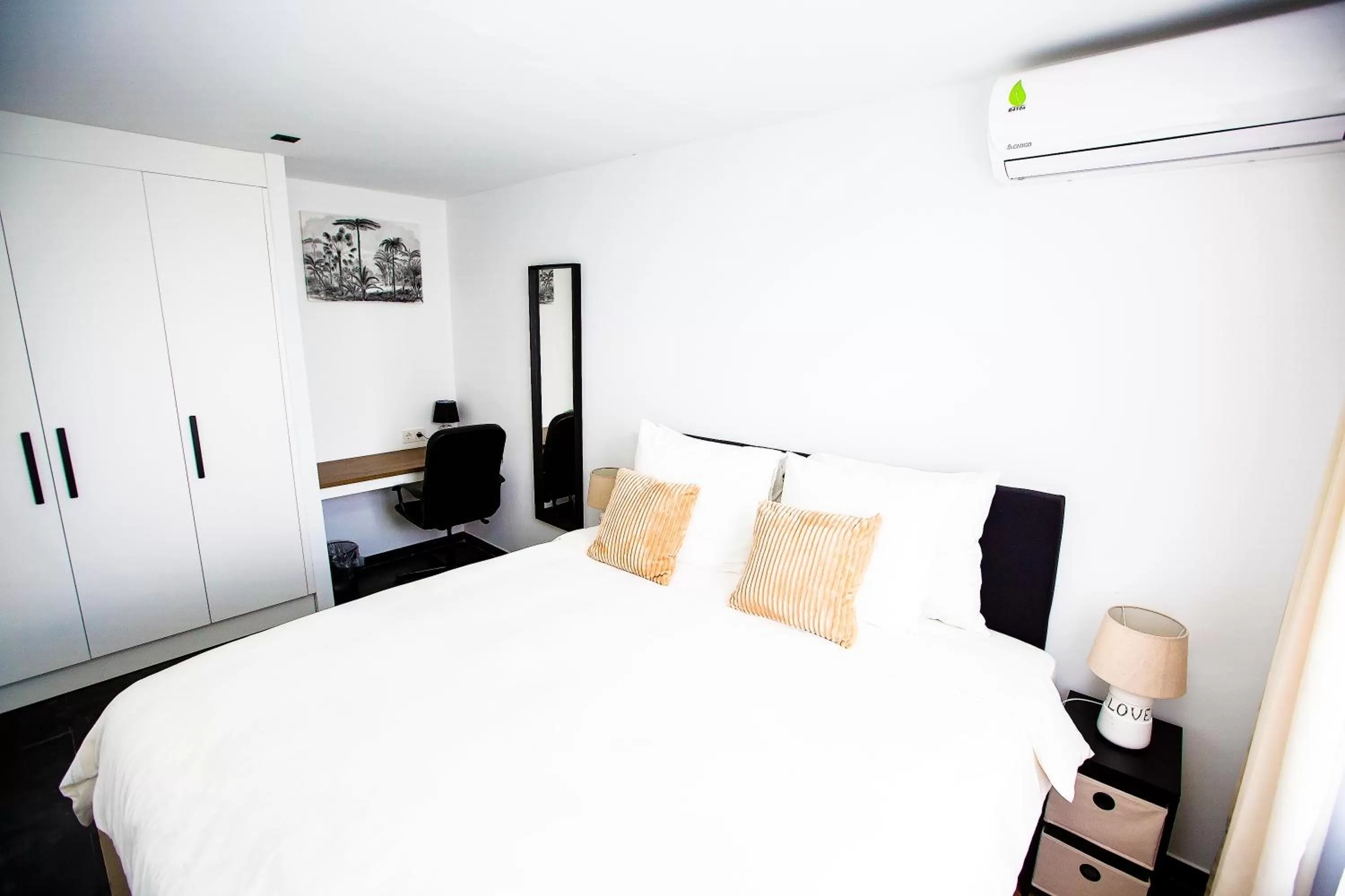 Photo of the whole room, Bed in Bronbella Villa Residence