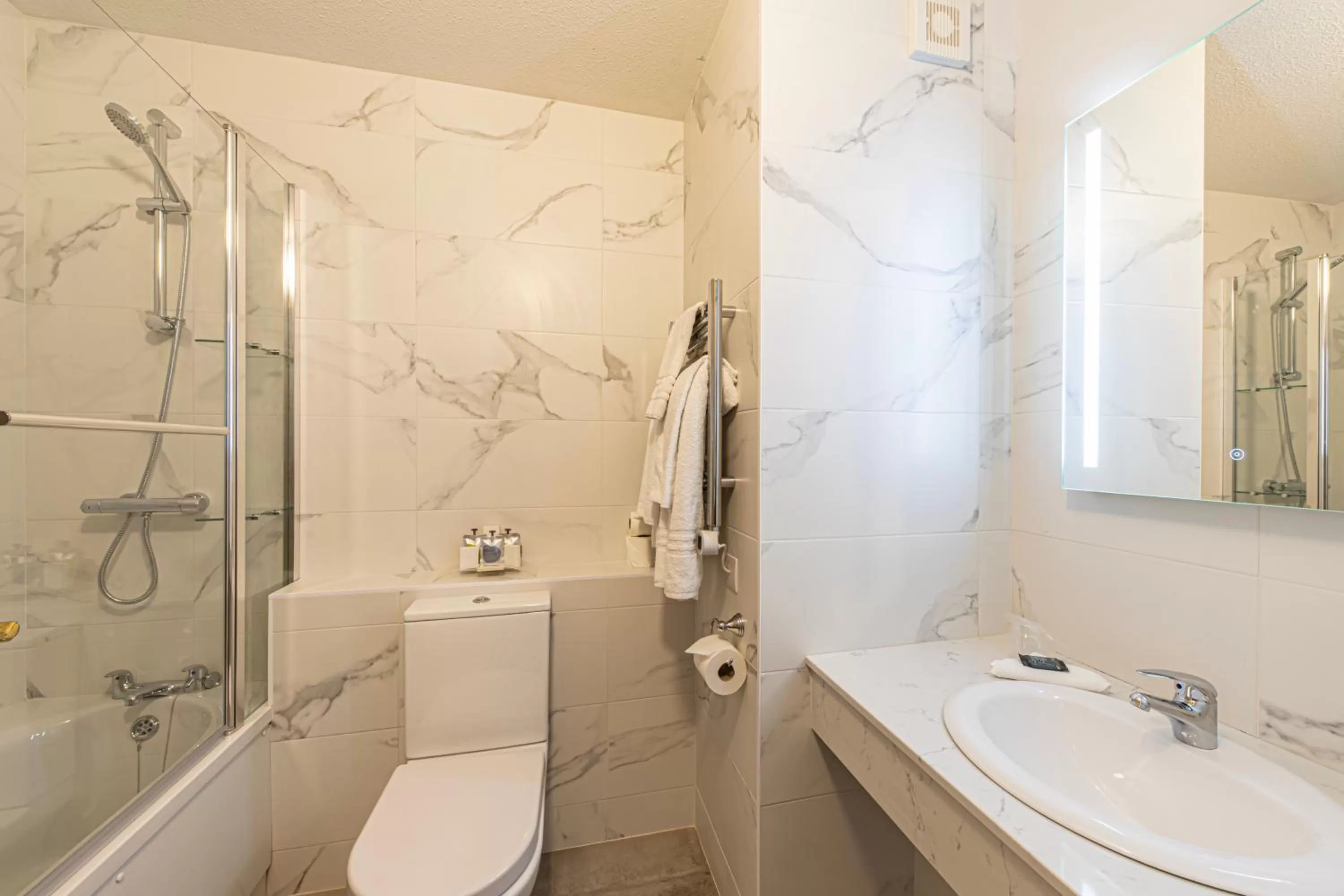 Bathroom in Ballina Manor Hotel