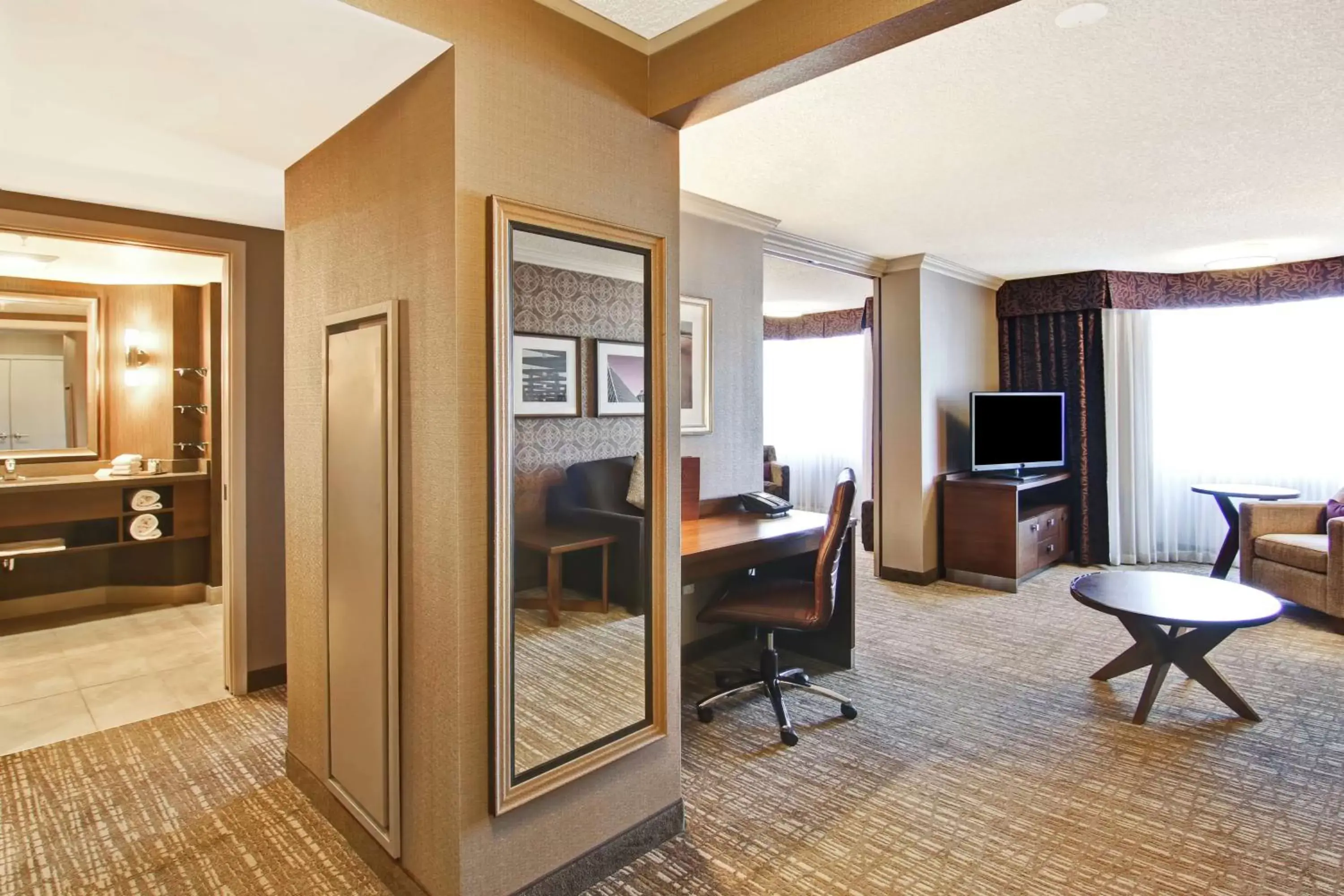 Living room, TV/Entertainment Center in DoubleTree by Hilton West Edmonton