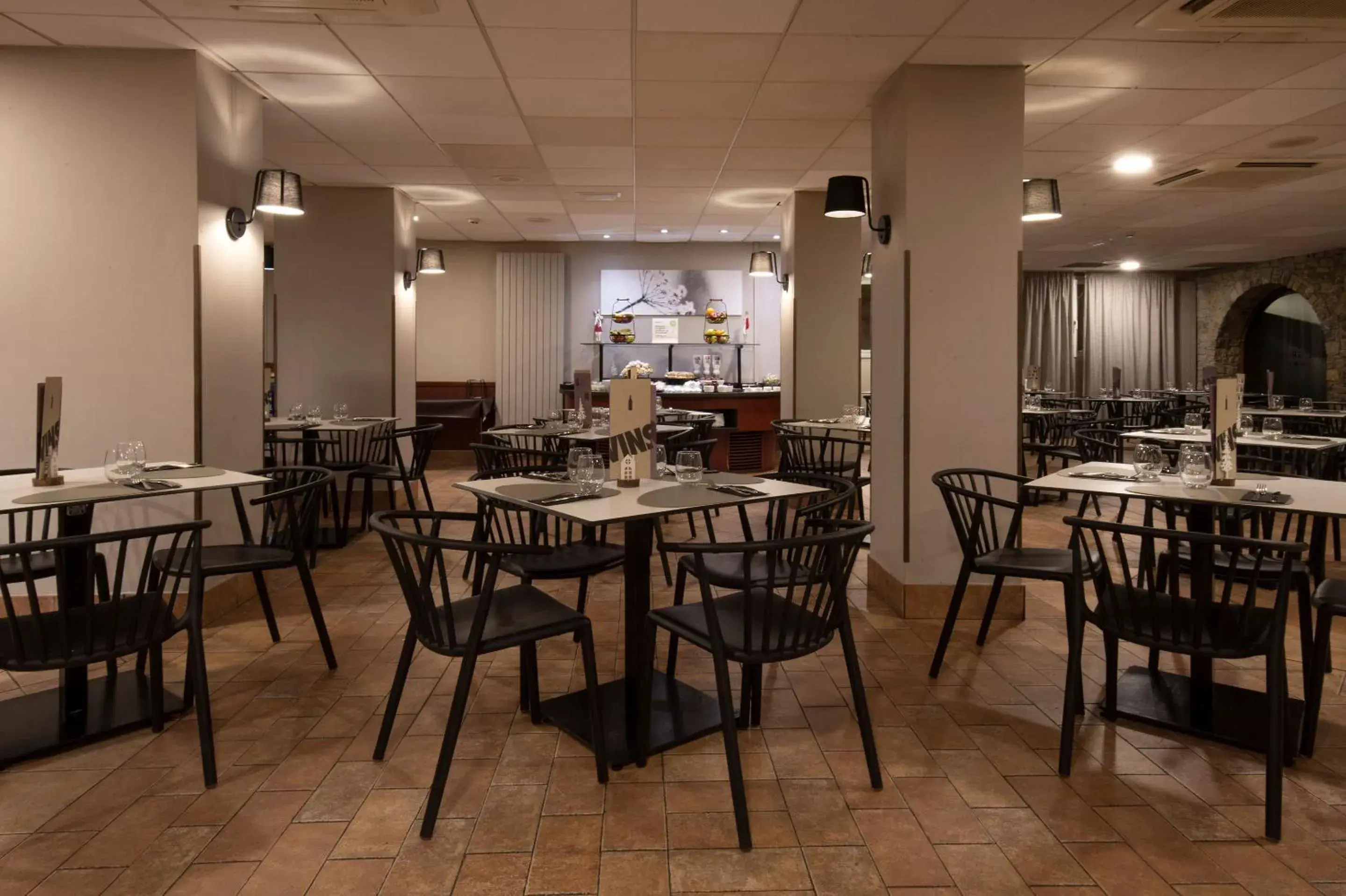 Restaurant/places to eat in Hotel Grand Pas by Nexta Restaurant/places to eat in Hotel Grand Pas by Nexta