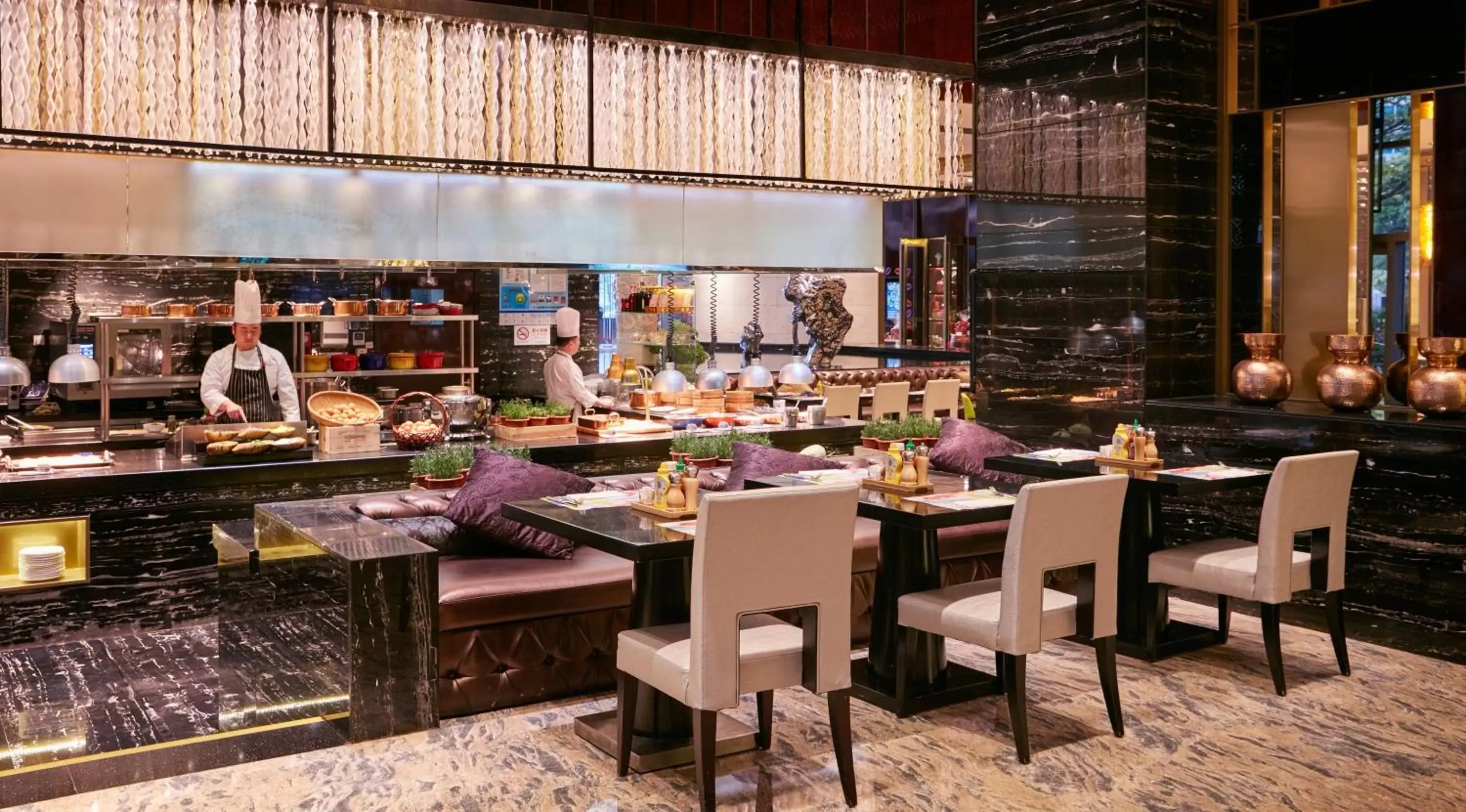 Restaurant/places to eat in InterContinental Shanghai Jing' An by IHG Restaurant/places to eat in InterContinental Shanghai Jing' An by IHG