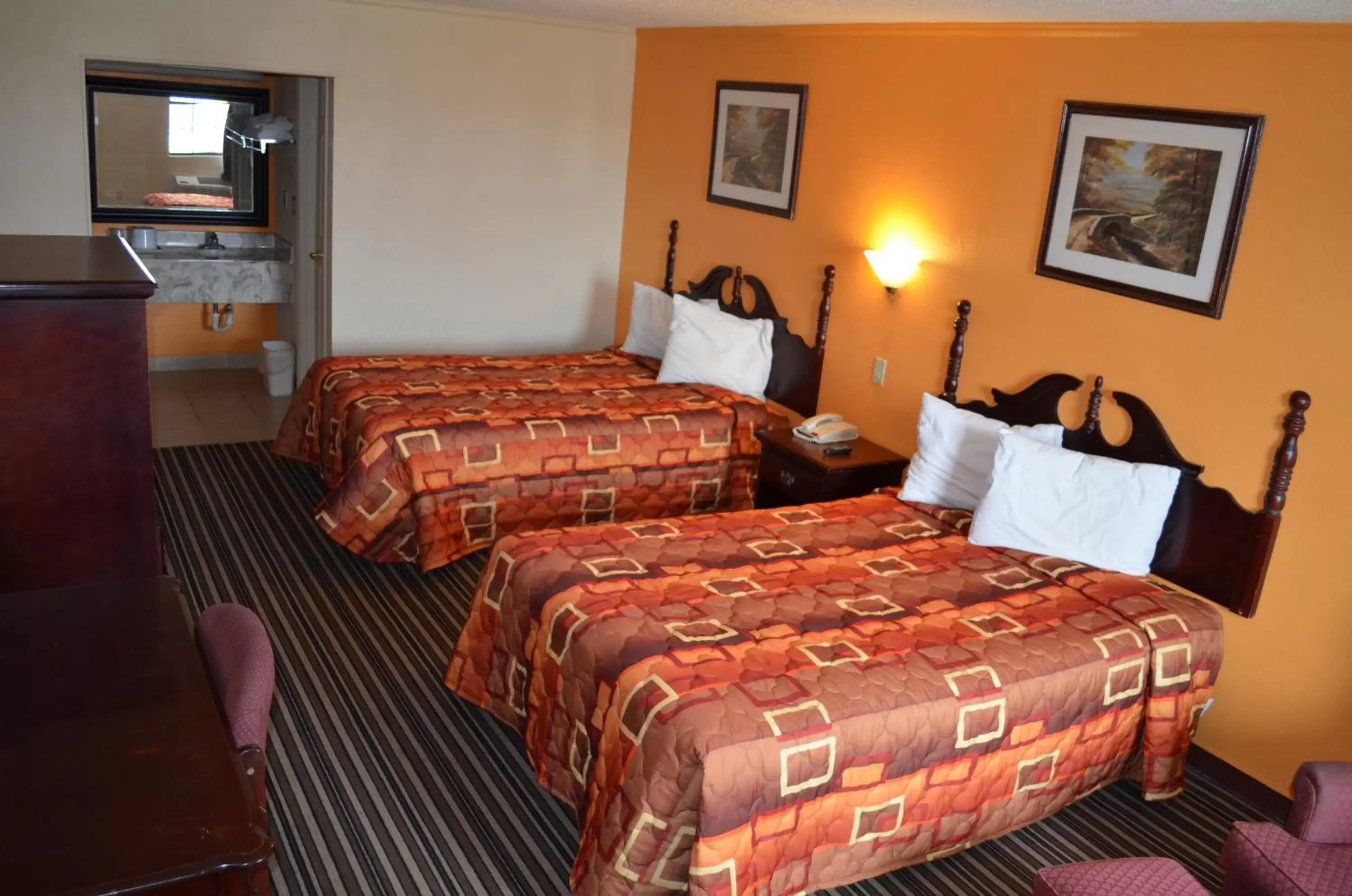 Queen Room with Two Queen Beds - Non-Smoking in Royal Inn Greenville Queen Room with Two Queen Beds - Non-Smoking in Royal Inn Greenville