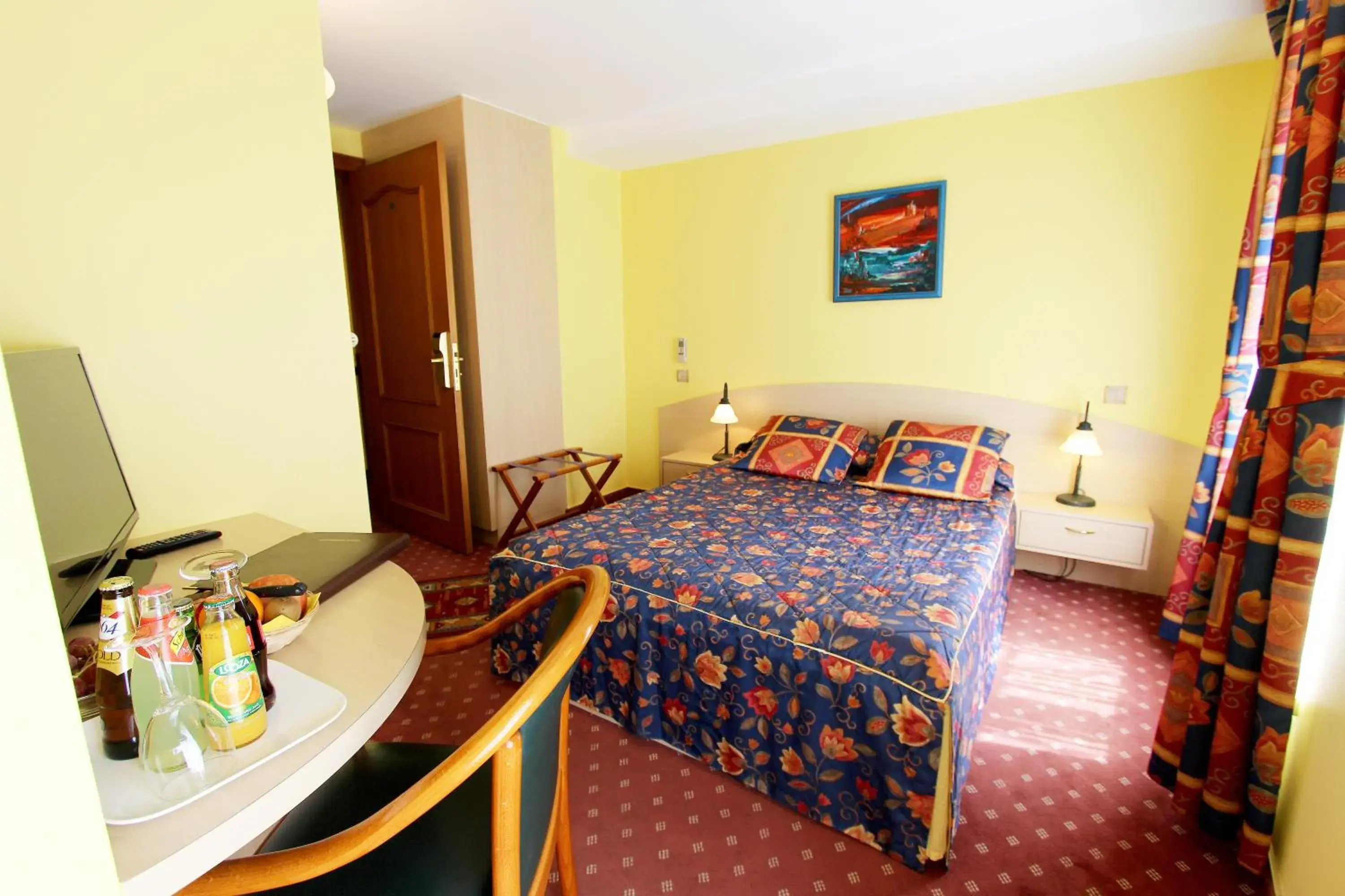 Double Room in Les Reflets Jaunes Double Room in Les Reflets Jaunes