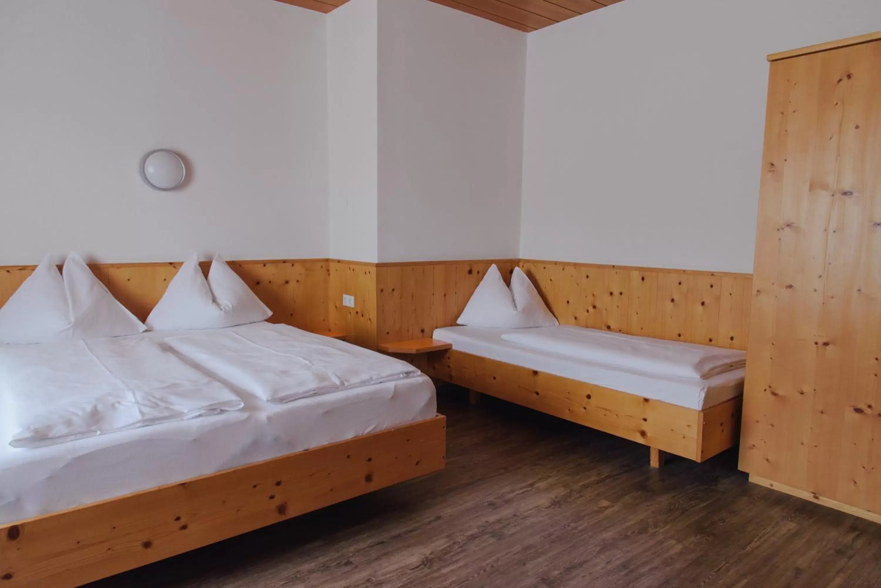 Staff, Bed in Hotel Drei Kreuz
