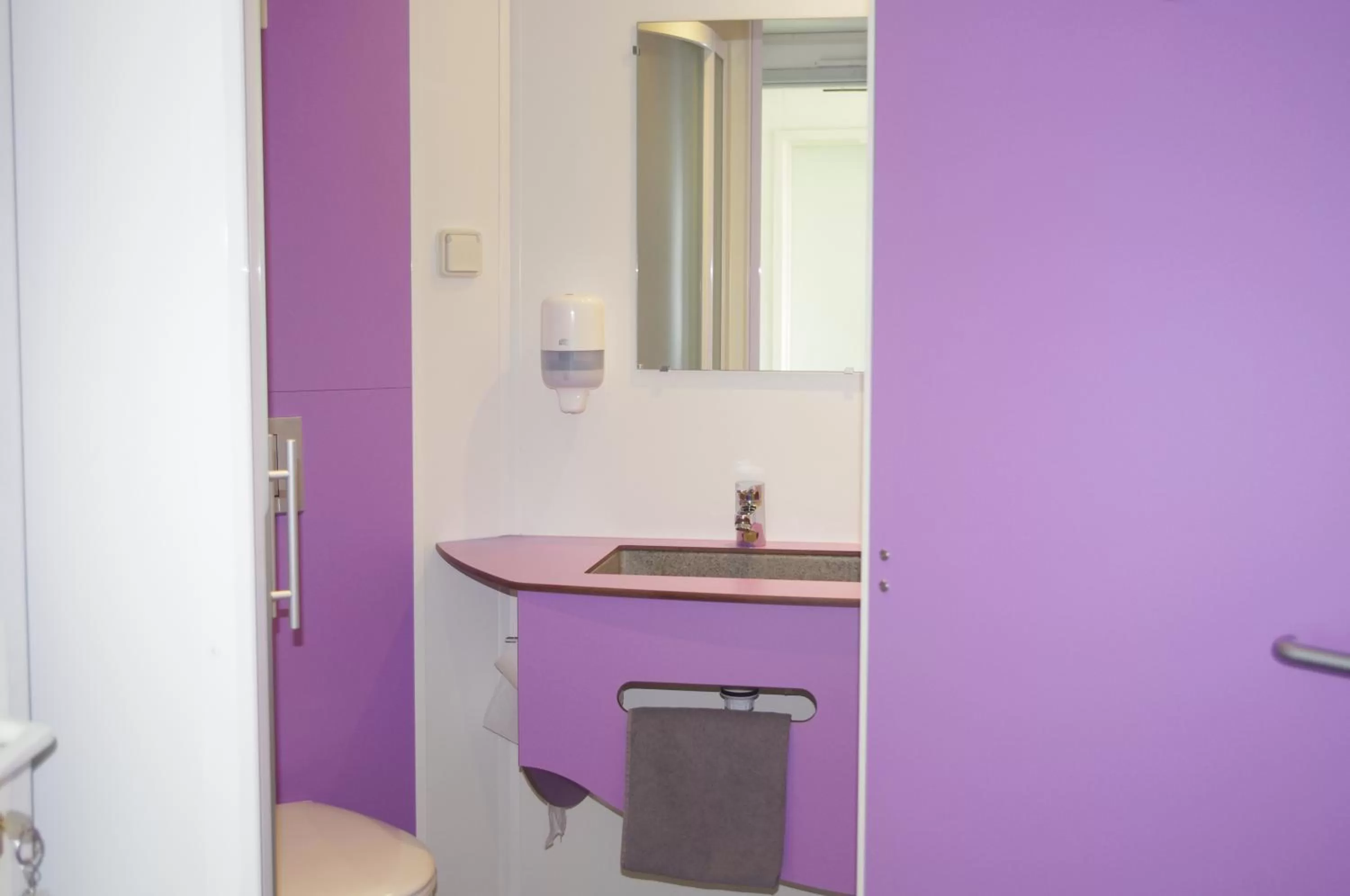 Bathroom in Kyriad Direct Saintes