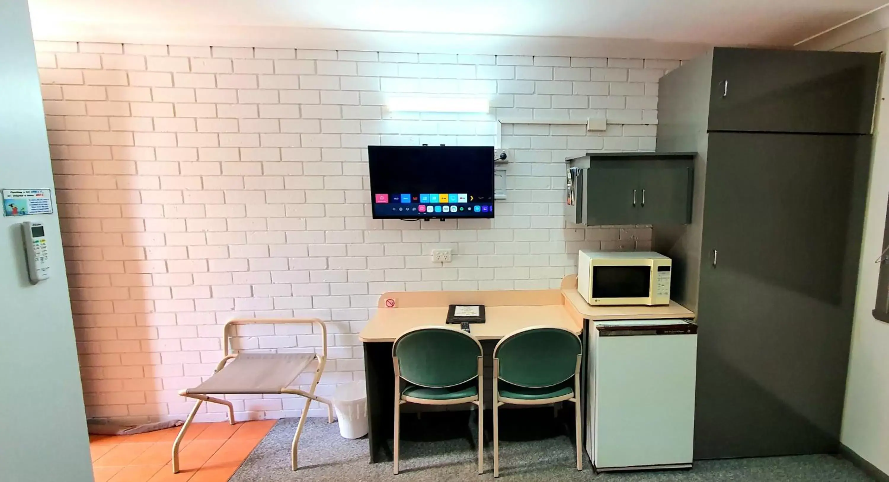 TV/Entertainment Center in Goldrush Motel Young CBD