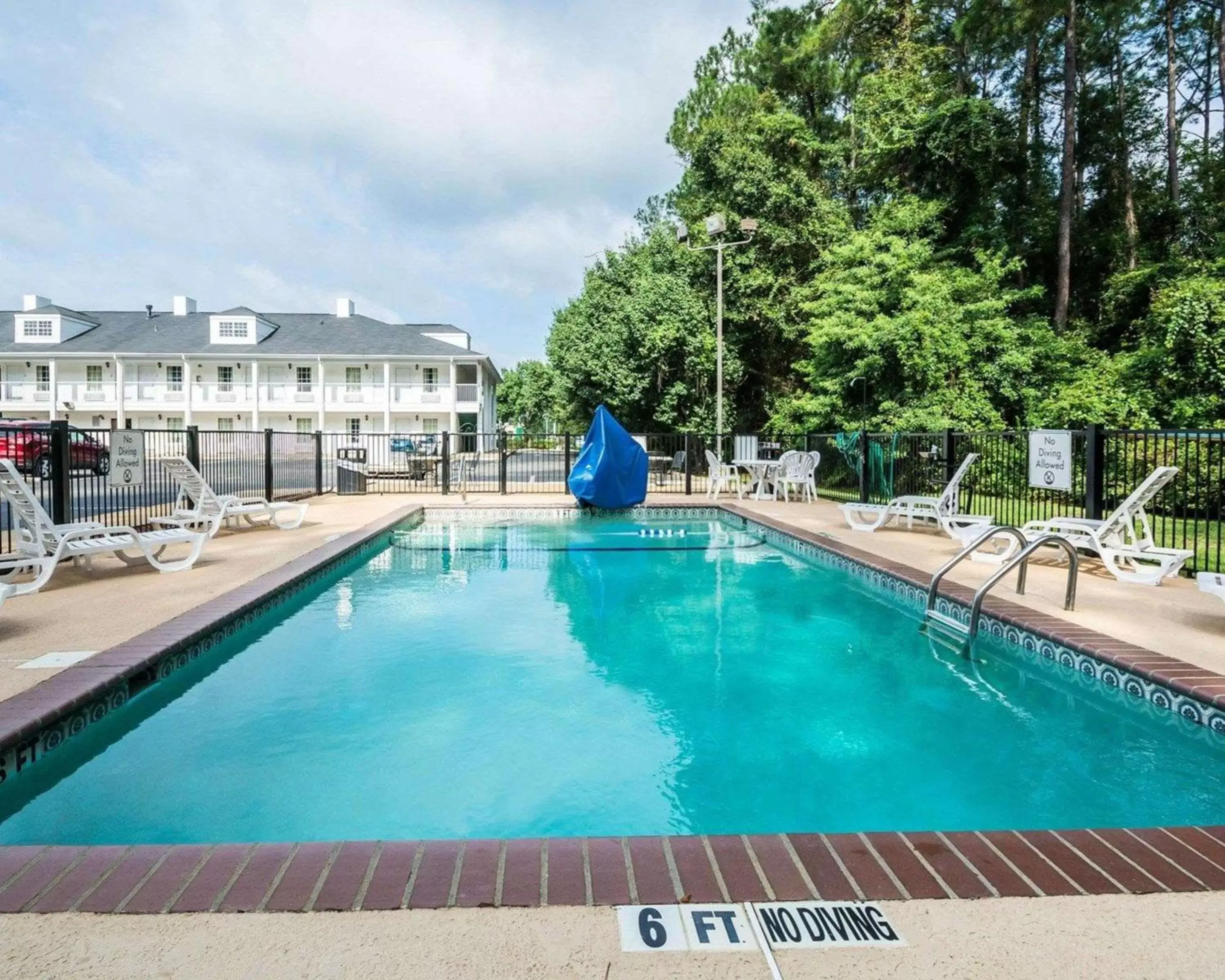 On site, Swimming Pool in Quality Inn Bainbridge