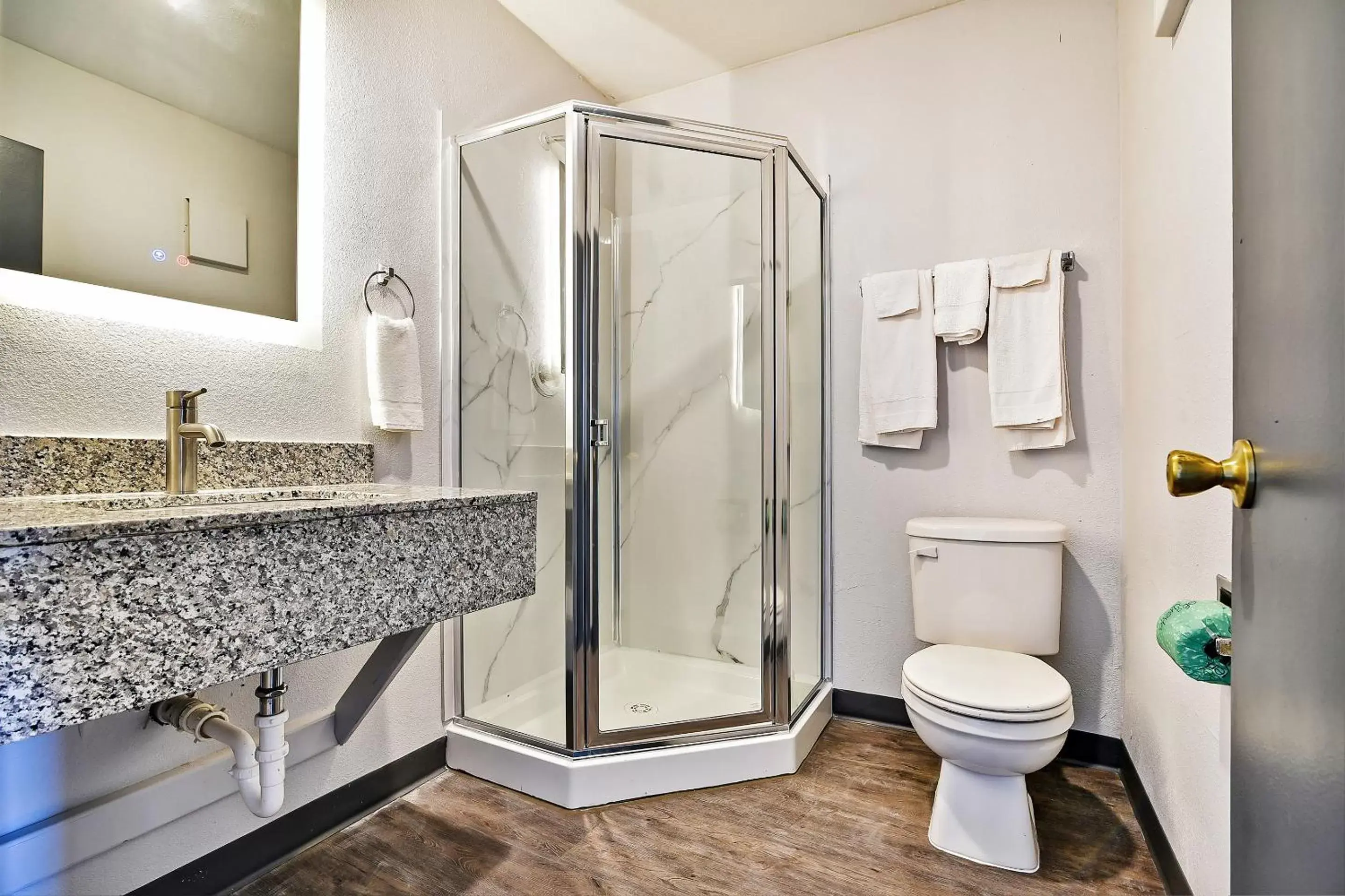 Bathroom in OYO Hotel Shreveport Airport North