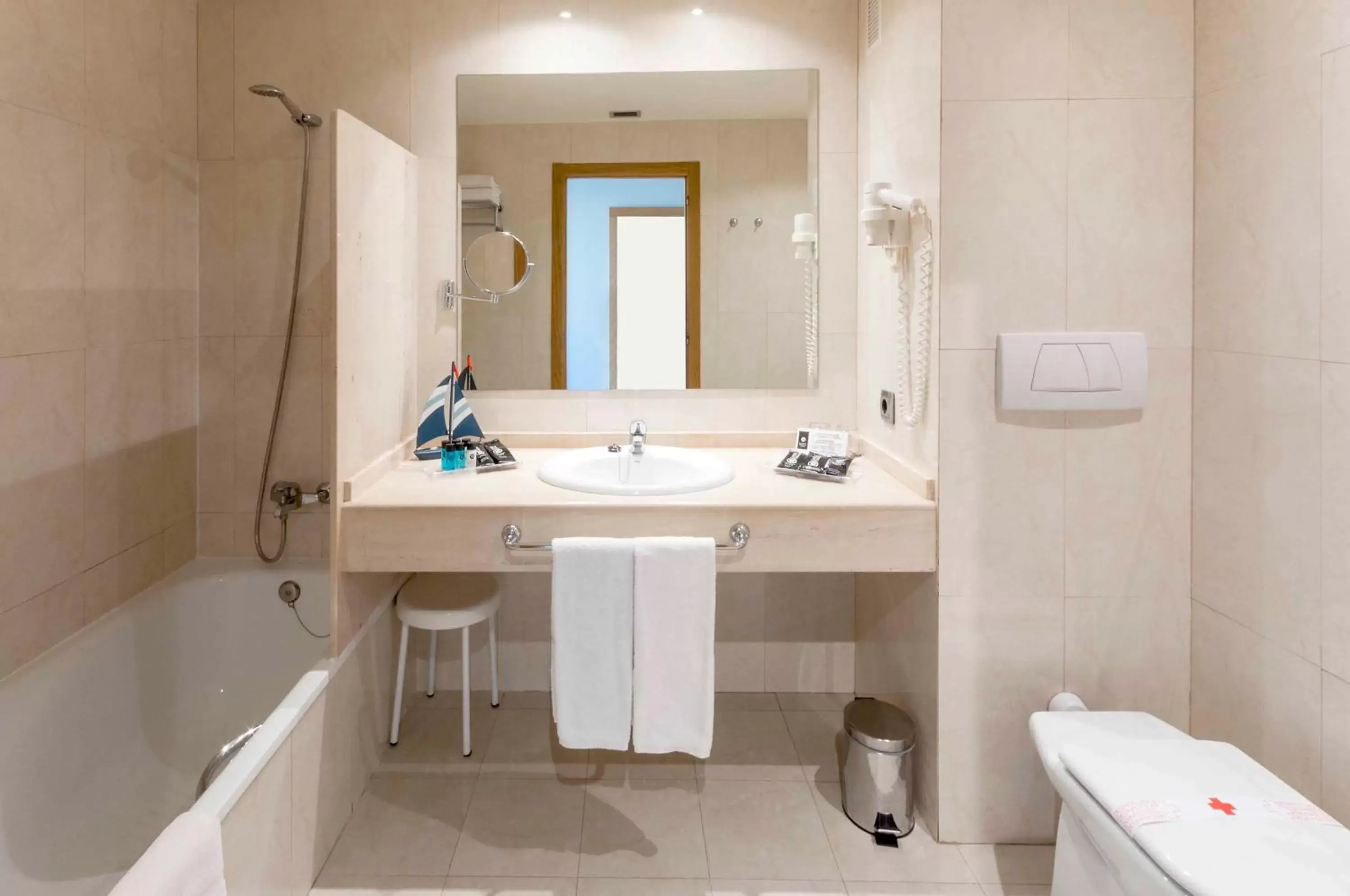 Bathroom in VS Gandía Palace Hotel ****