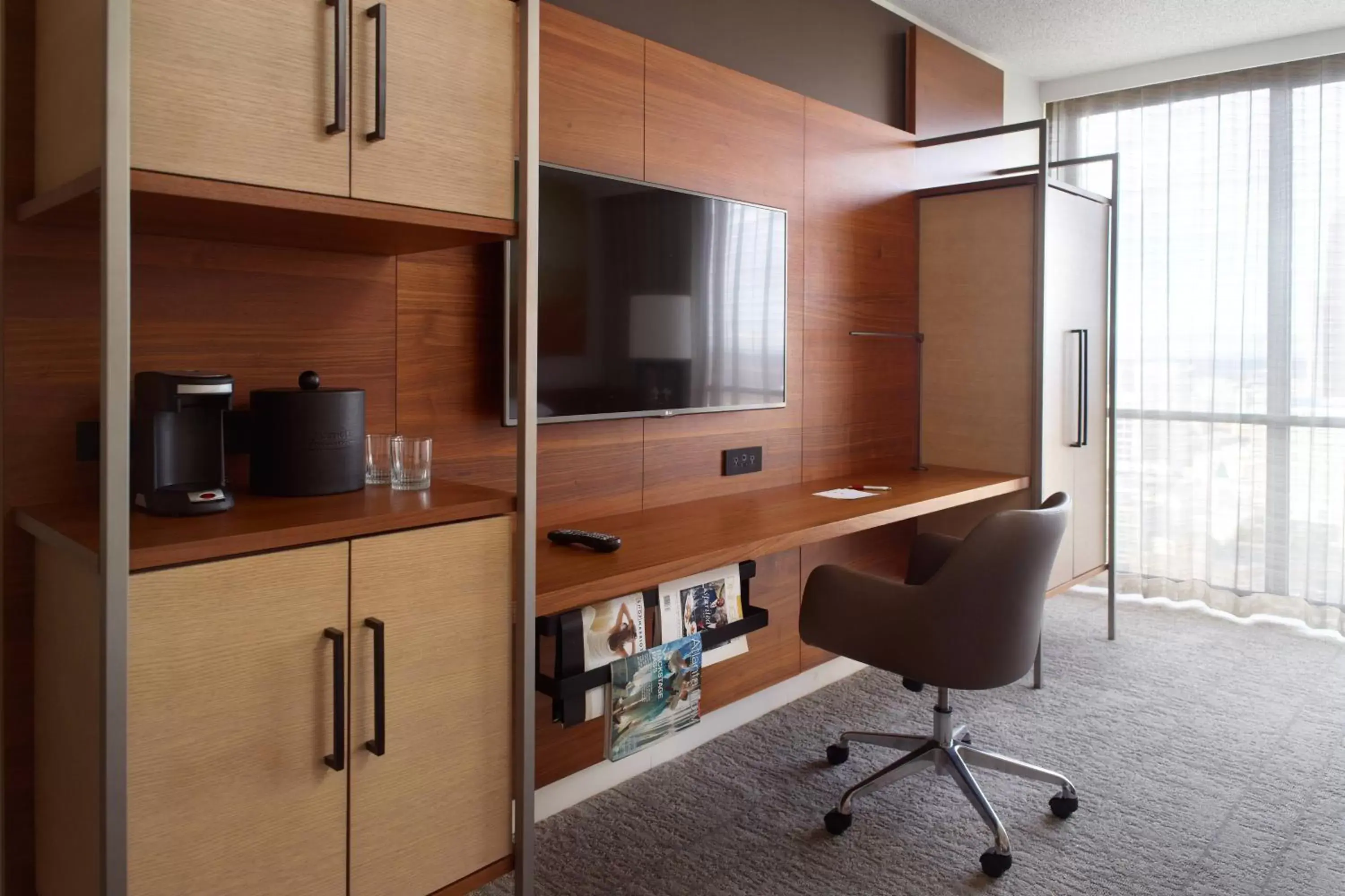 Photo of the whole room, TV/Entertainment Center in Atlanta Marriott Marquis