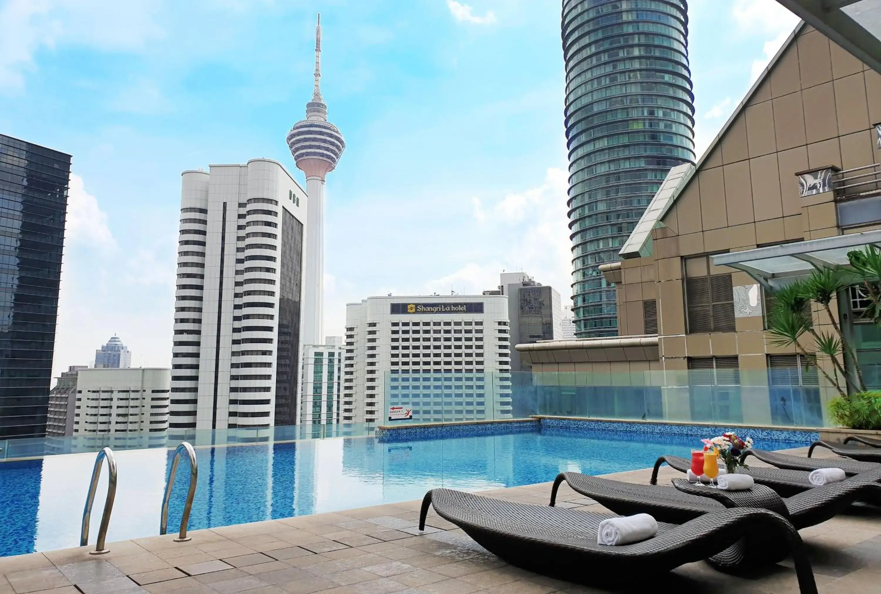 Pool view, Swimming Pool in Cormar Suites