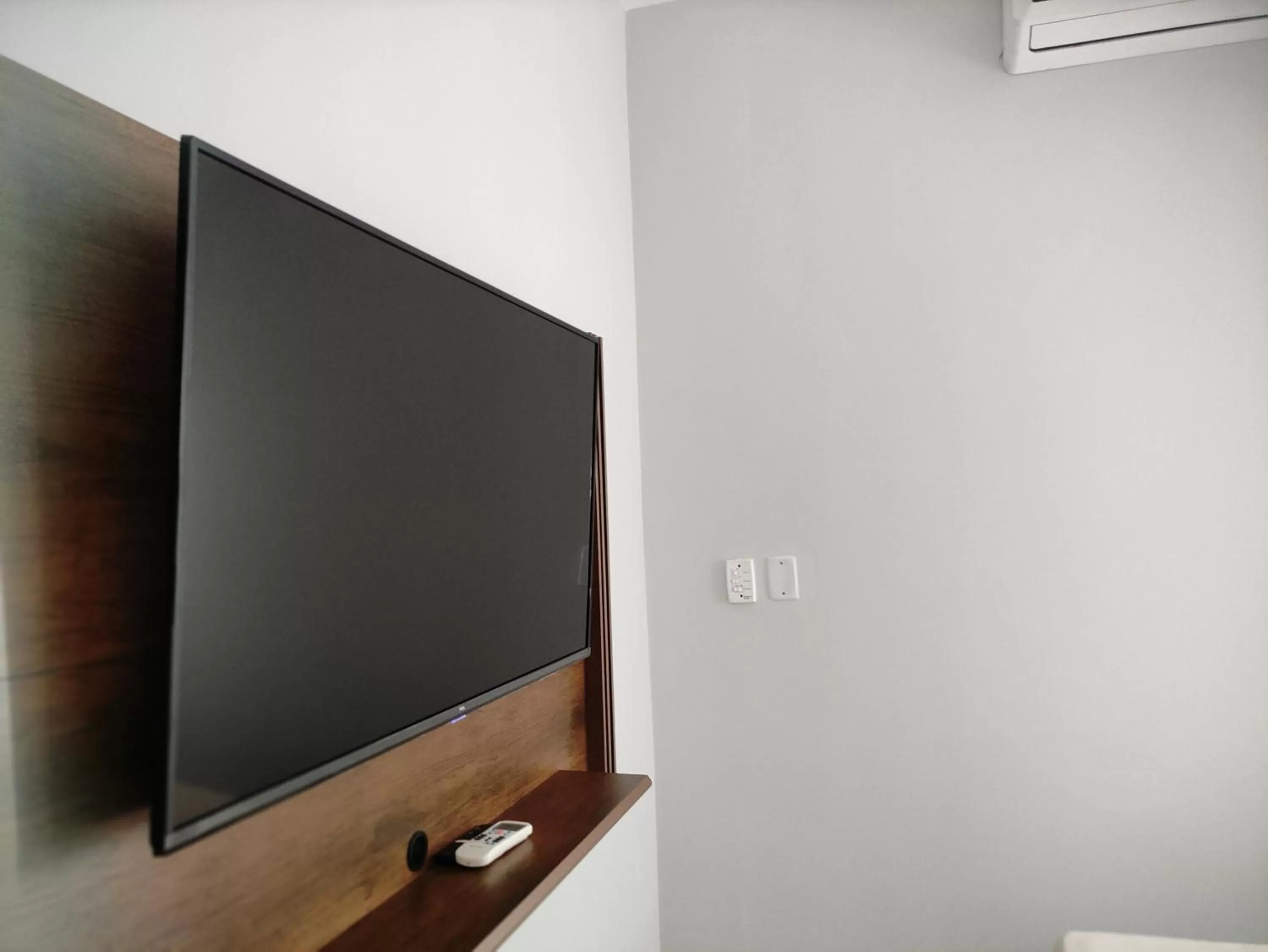 TV and multimedia, TV/Entertainment Center in Pousada da Gi Suítes e Turismo