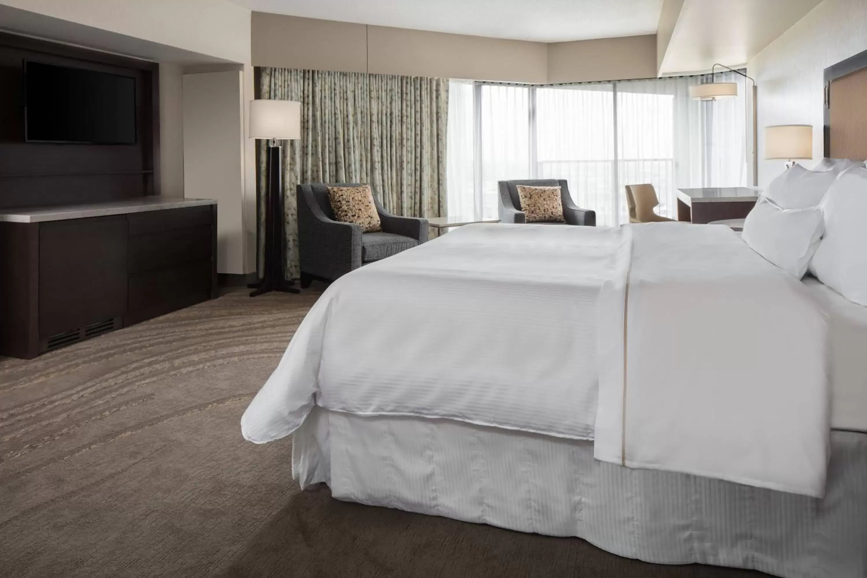 Photo of the whole room, Bed in The Westin Kansas City at Crown Center