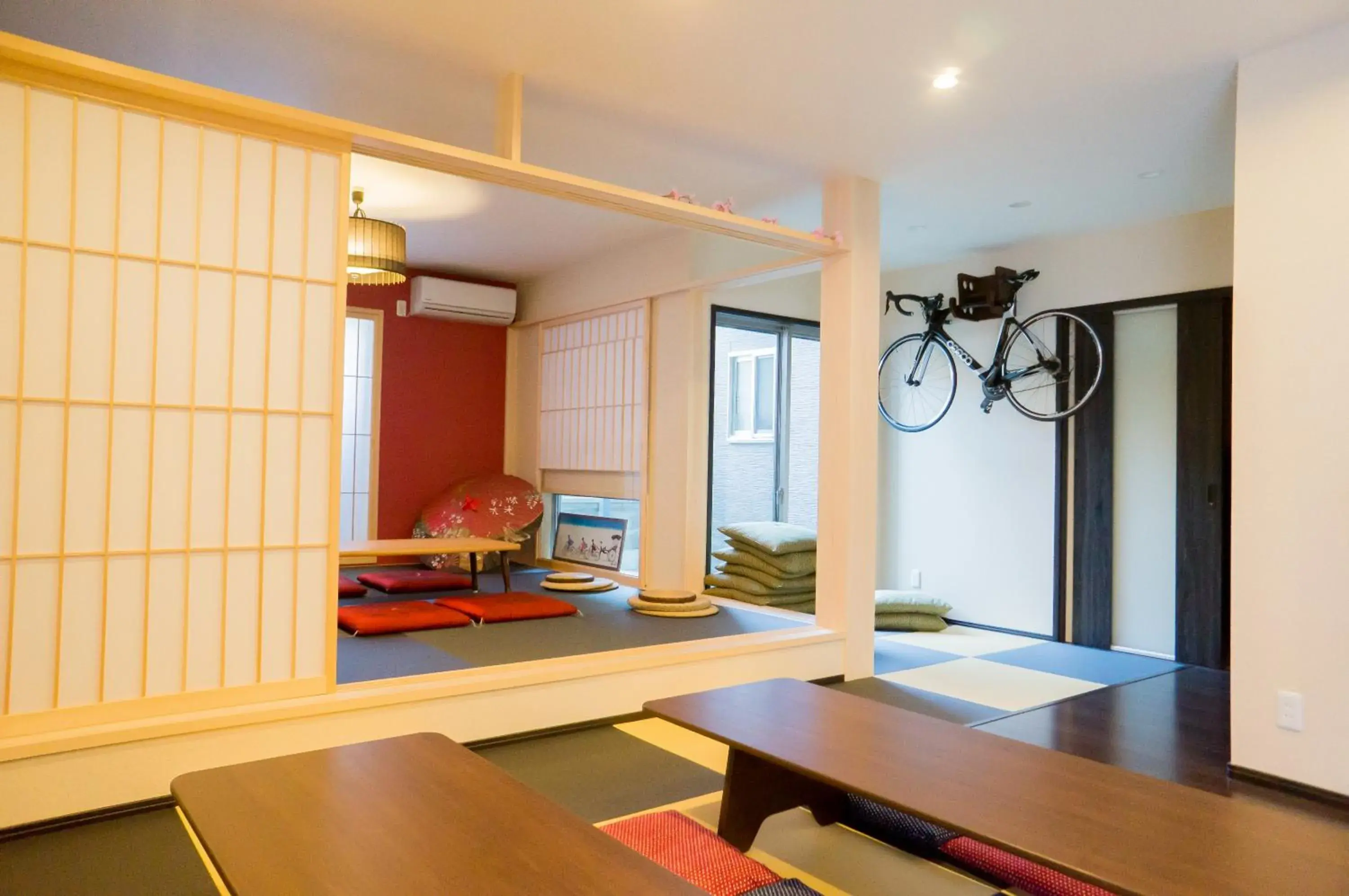 Communal lounge/ TV room, Dining Area in Fujitaya BnB