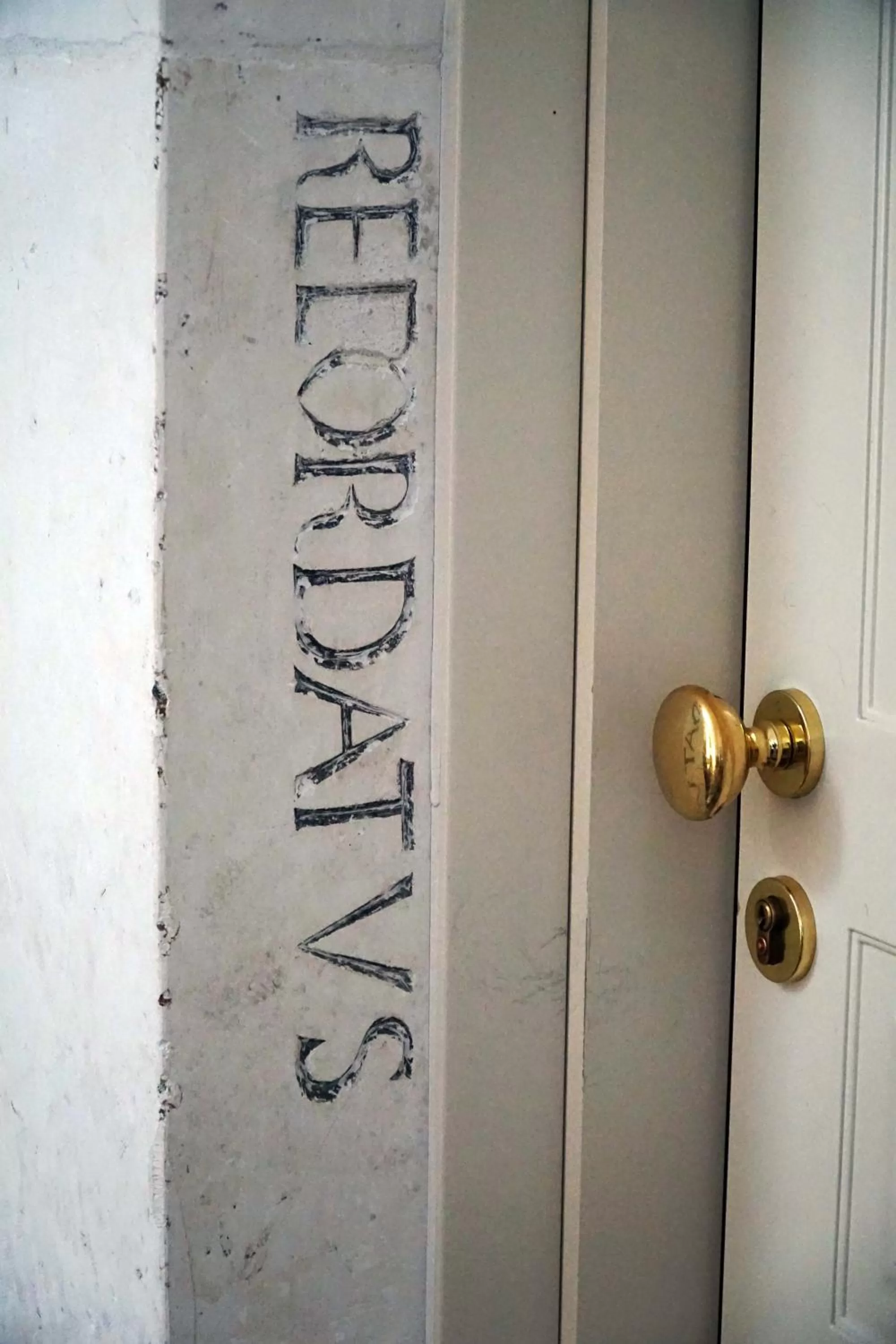 Text overlay in Hotel La Terra