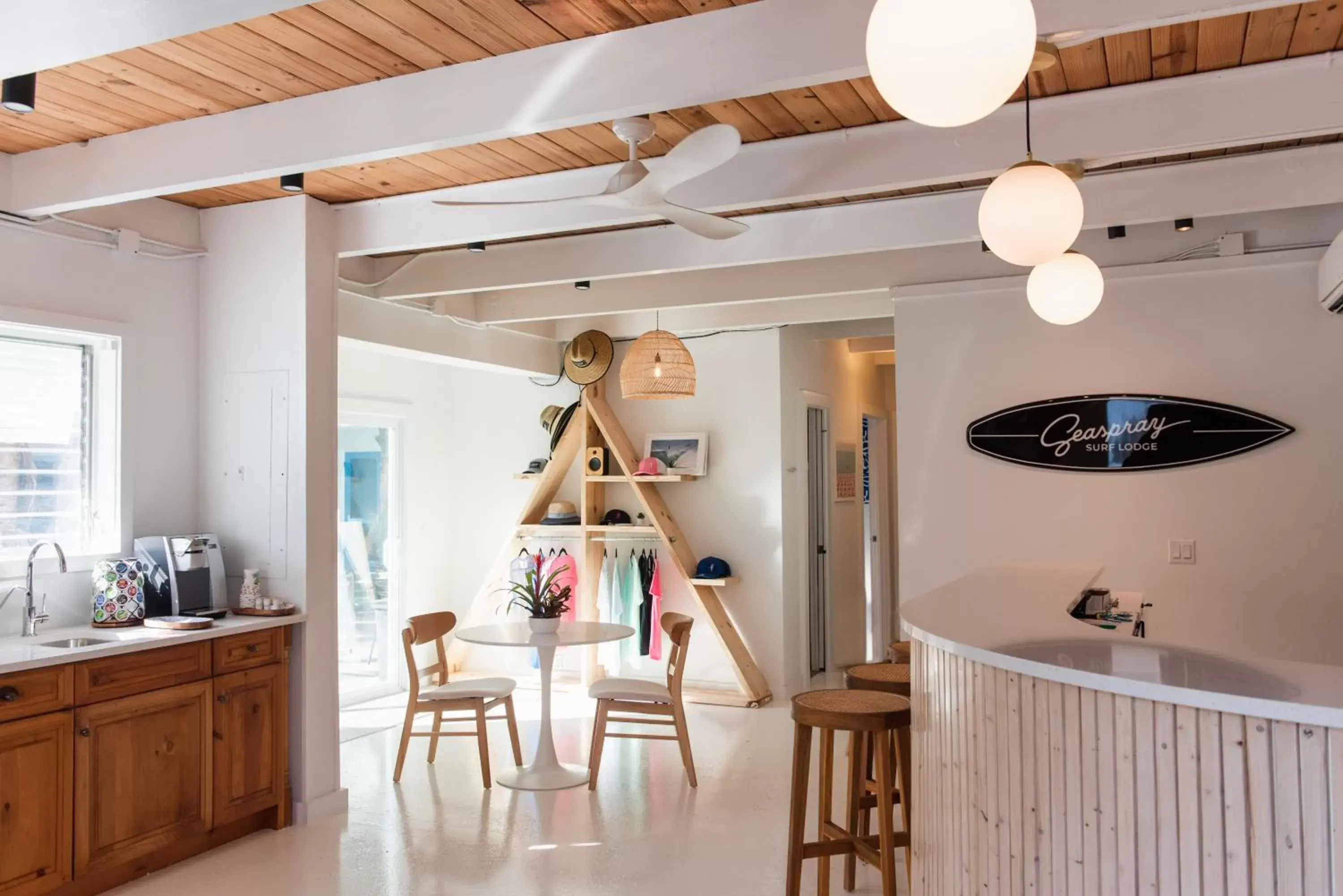 Kitchen/Kitchenette in Seaspray Surf Lodge