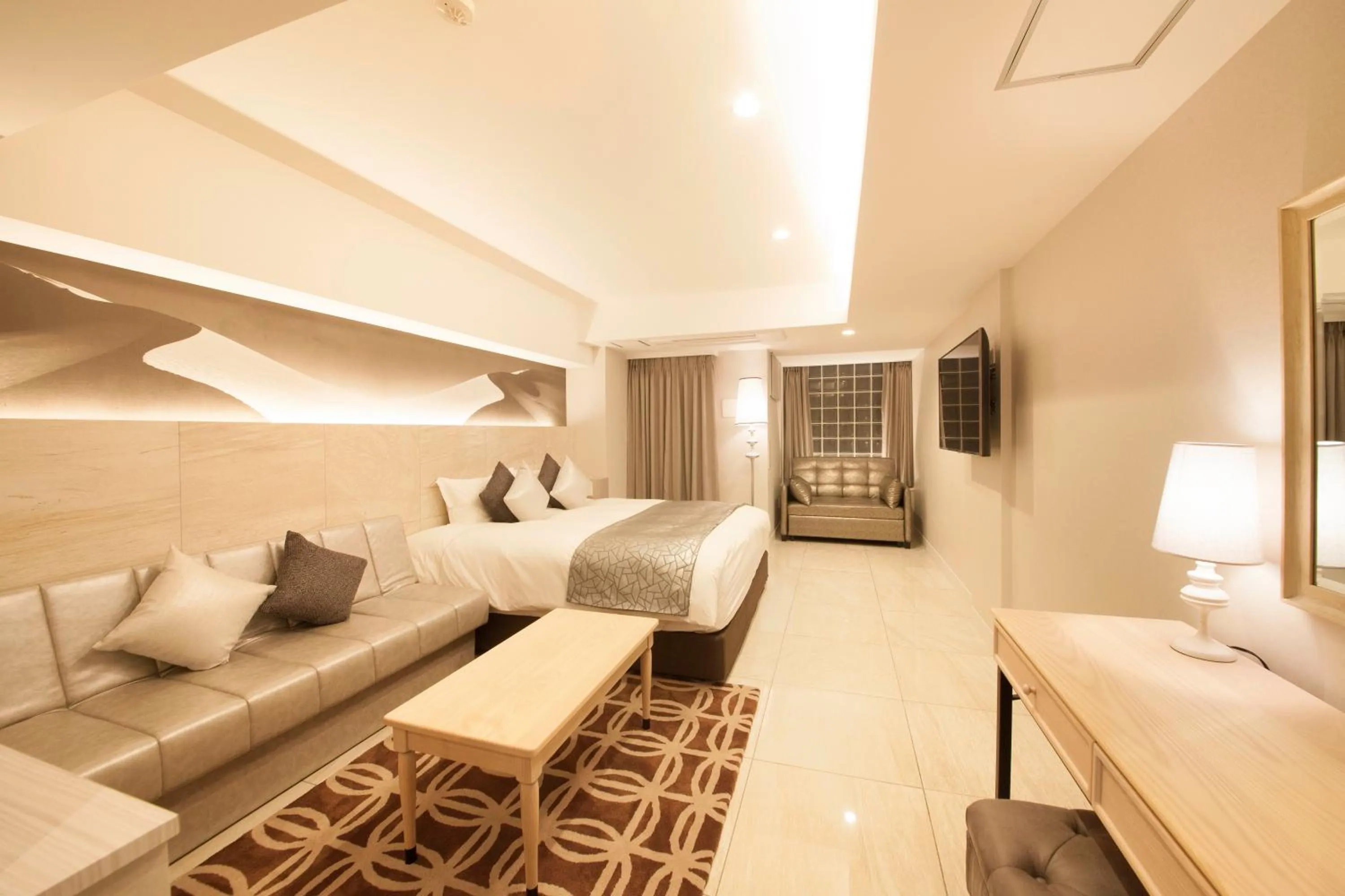 Photo of the whole room, Bed in The Centurion Classic Akasaka