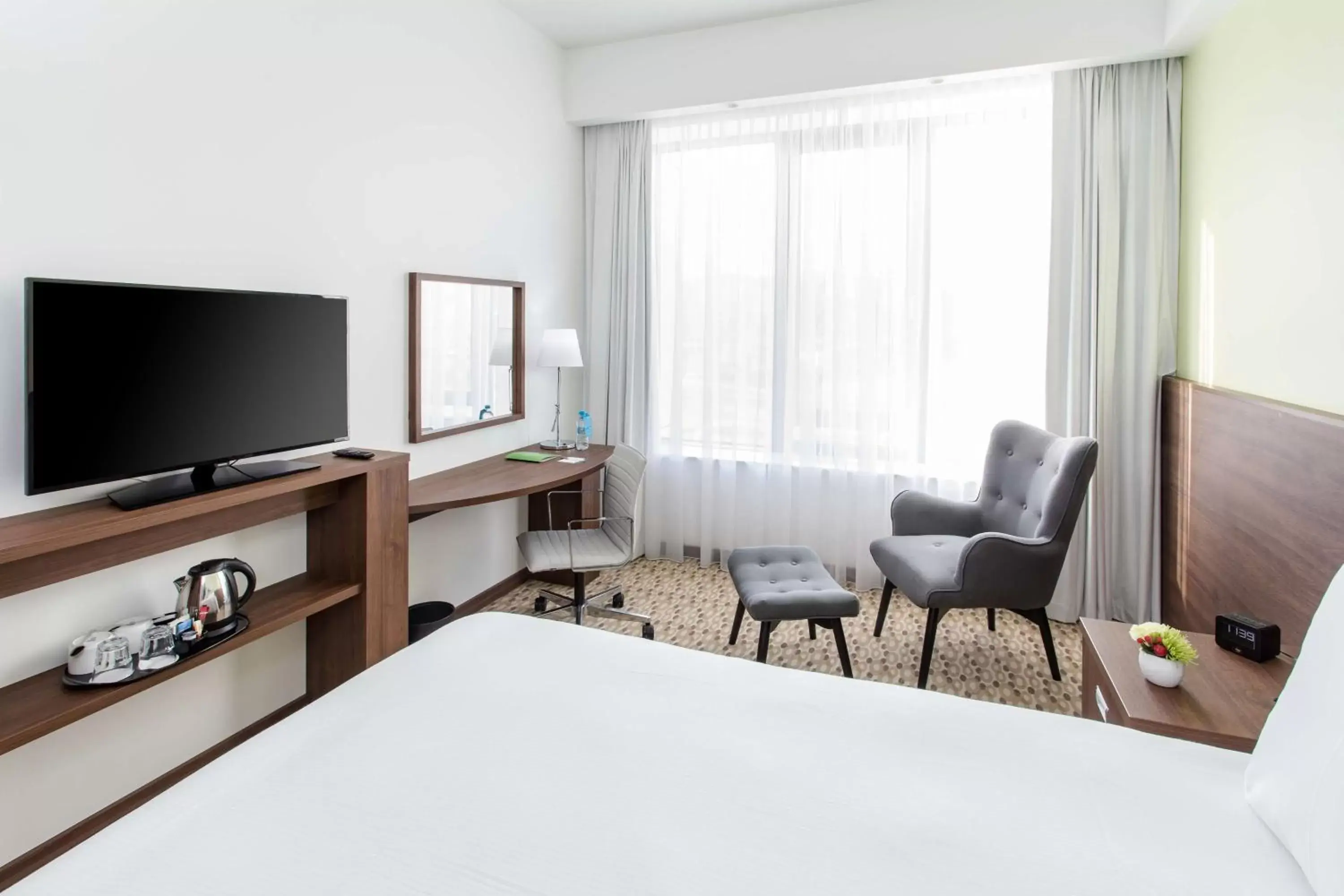 Bed, TV/Entertainment Center in Hampton By Hilton Gdansk Oliwa