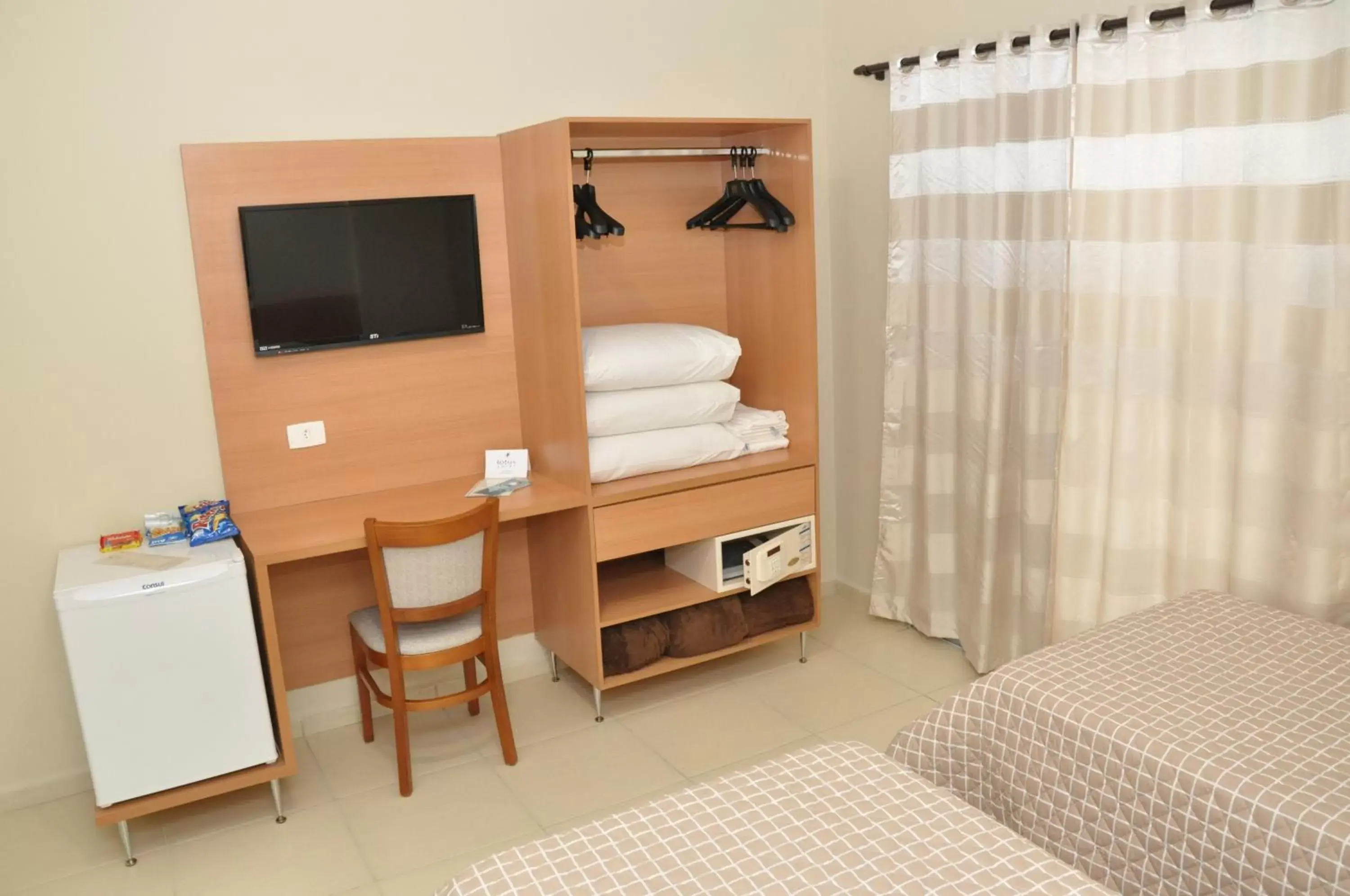 Standard Double or Twin Room in Lotus Hotel - à 6 km do Santuário de Aparecida-SP Standard Double or Twin Room in Lotus Hotel - à 6 km do Santuário de Aparecida-SP