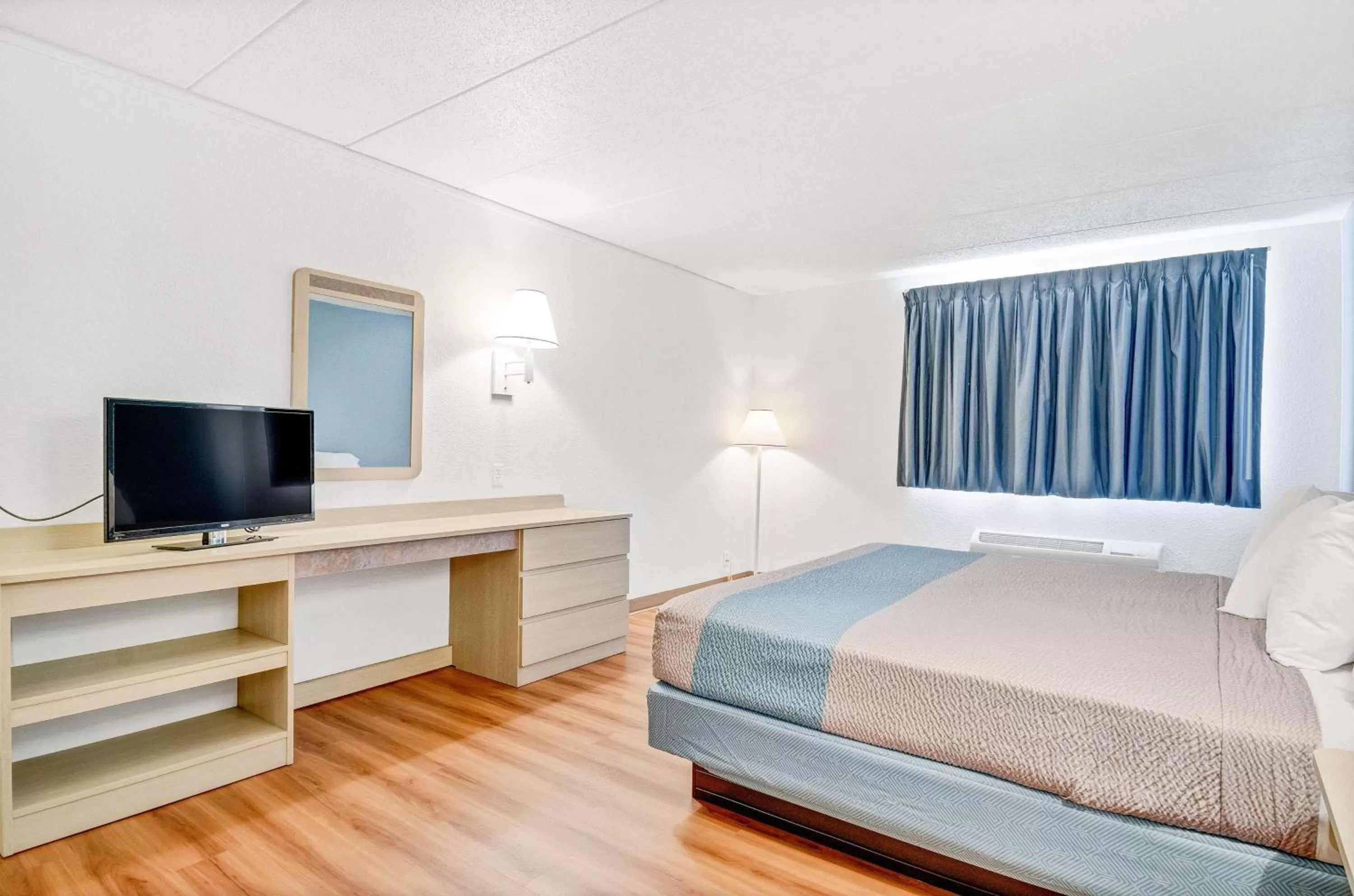 Bedroom, Bed in Motel 6-Big Springs, NE