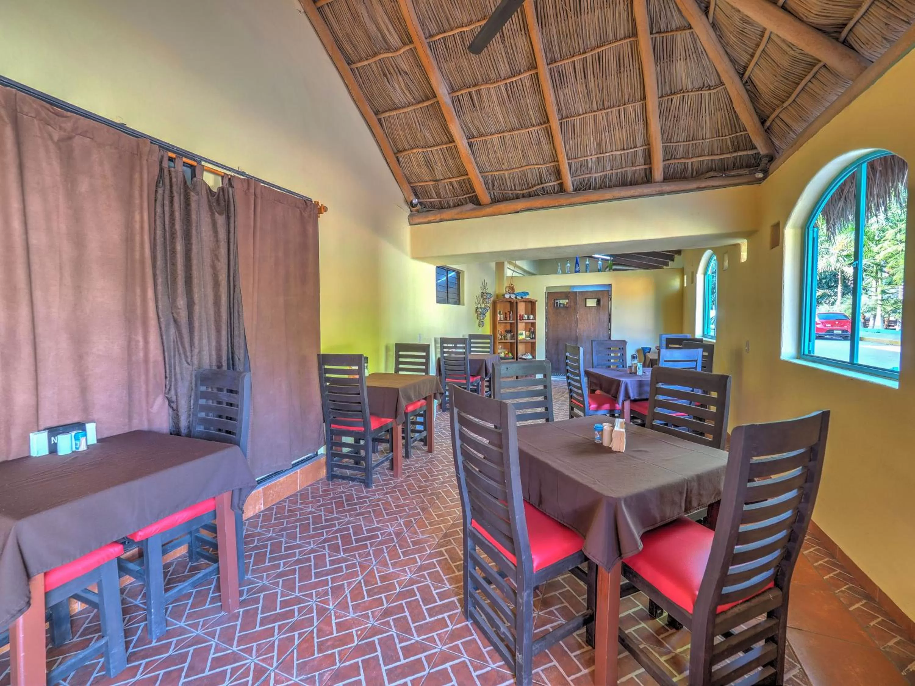 Restaurant/places to eat in La Cruz Inn