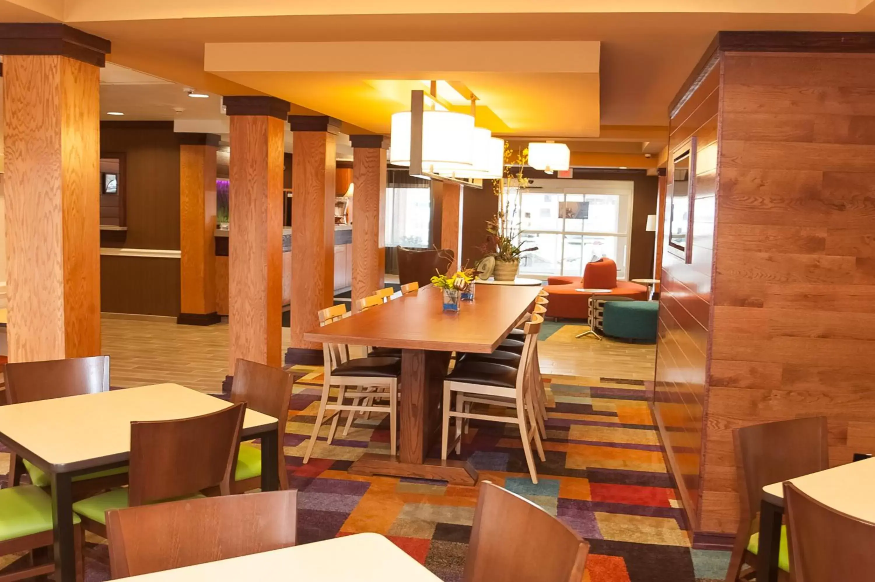 Communal lounge/ TV room, Restaurant/Places to Eat in Comfort Inn & Suites South Akron